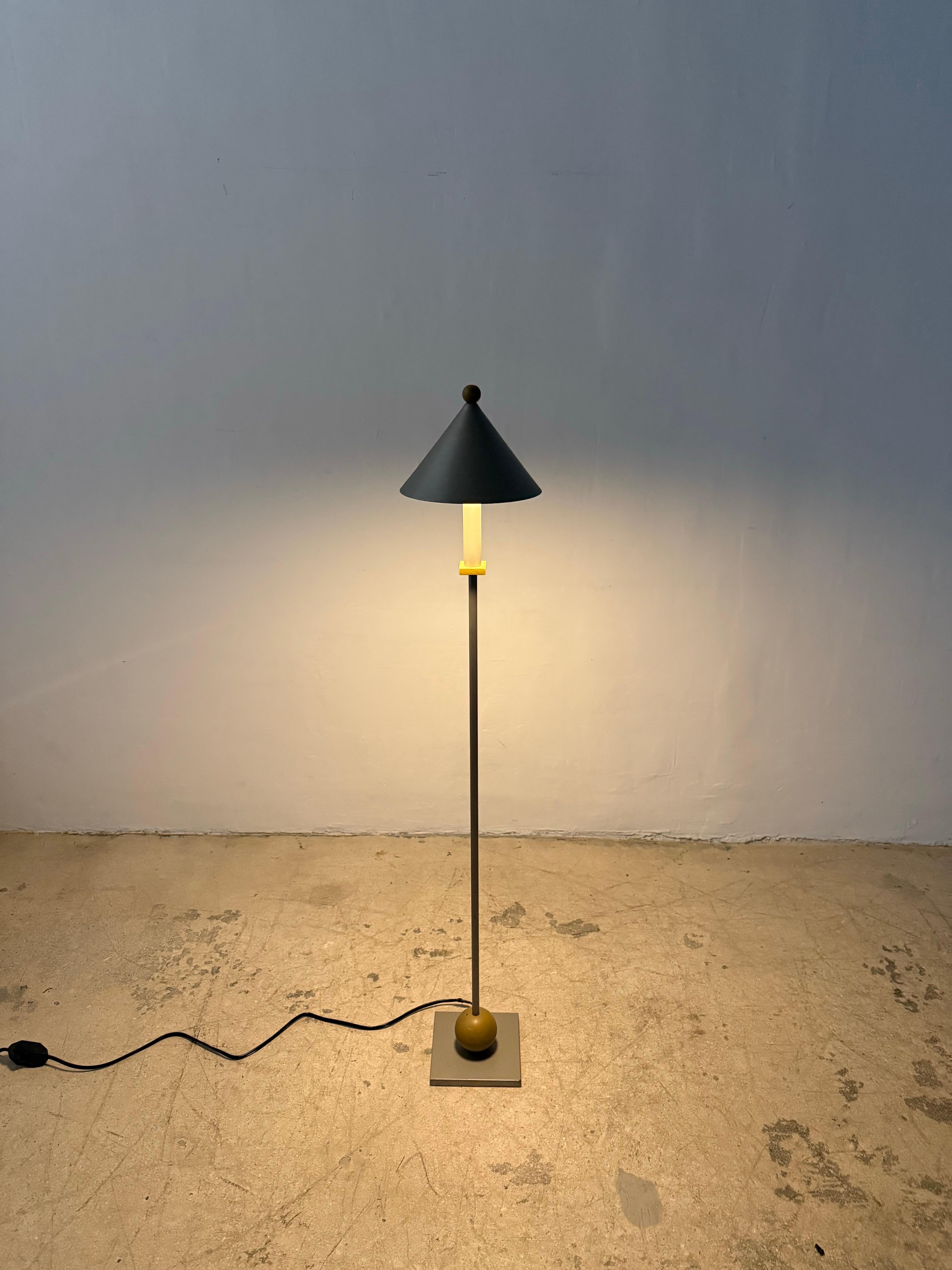 Metallo Lampada da terra postmoderna di Robert Sonneman per George Kovacs, anni '90 in vendita