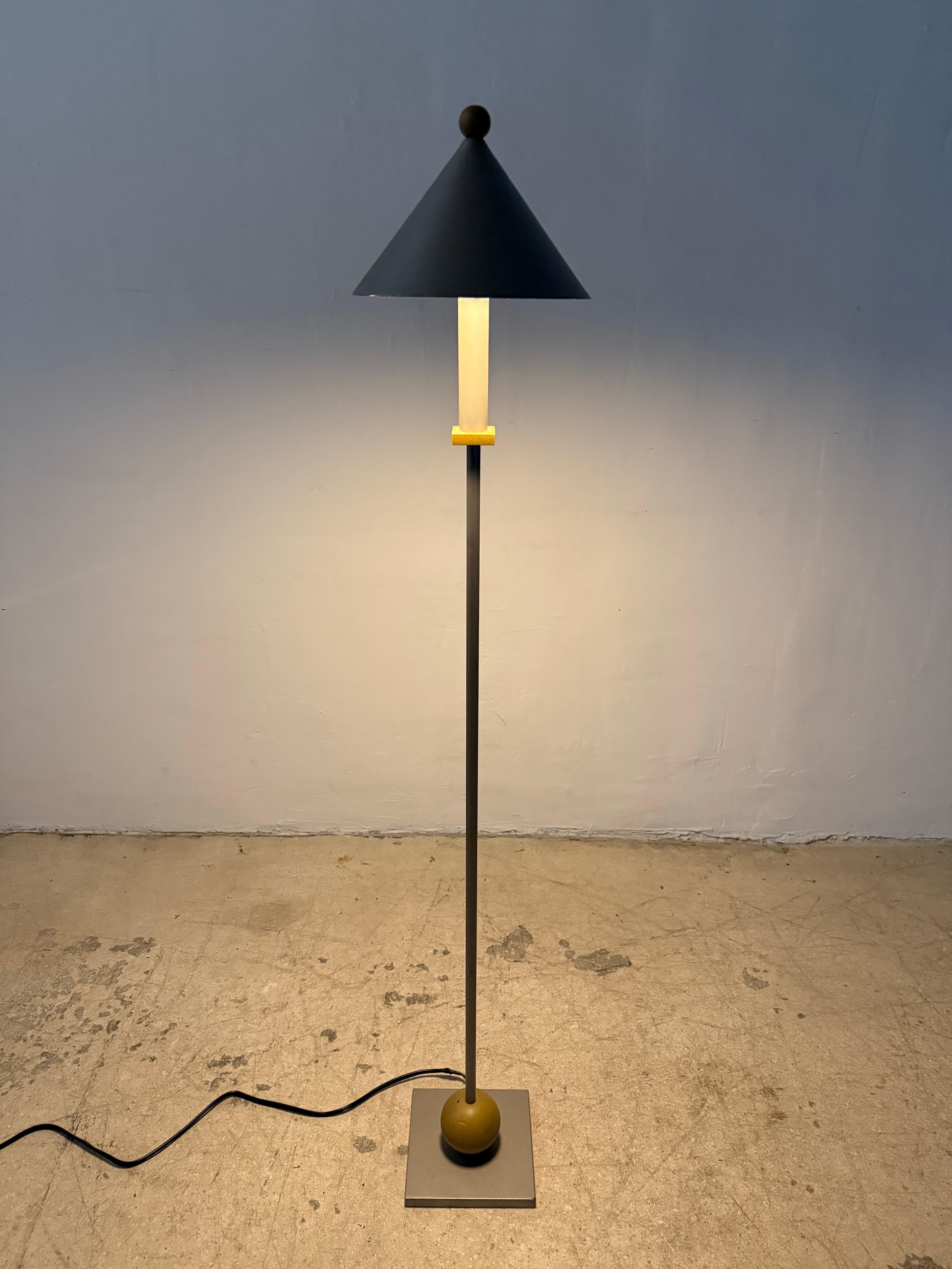 Lampada da terra postmoderna di Robert Sonneman per George Kovacs, anni '90 in vendita 1