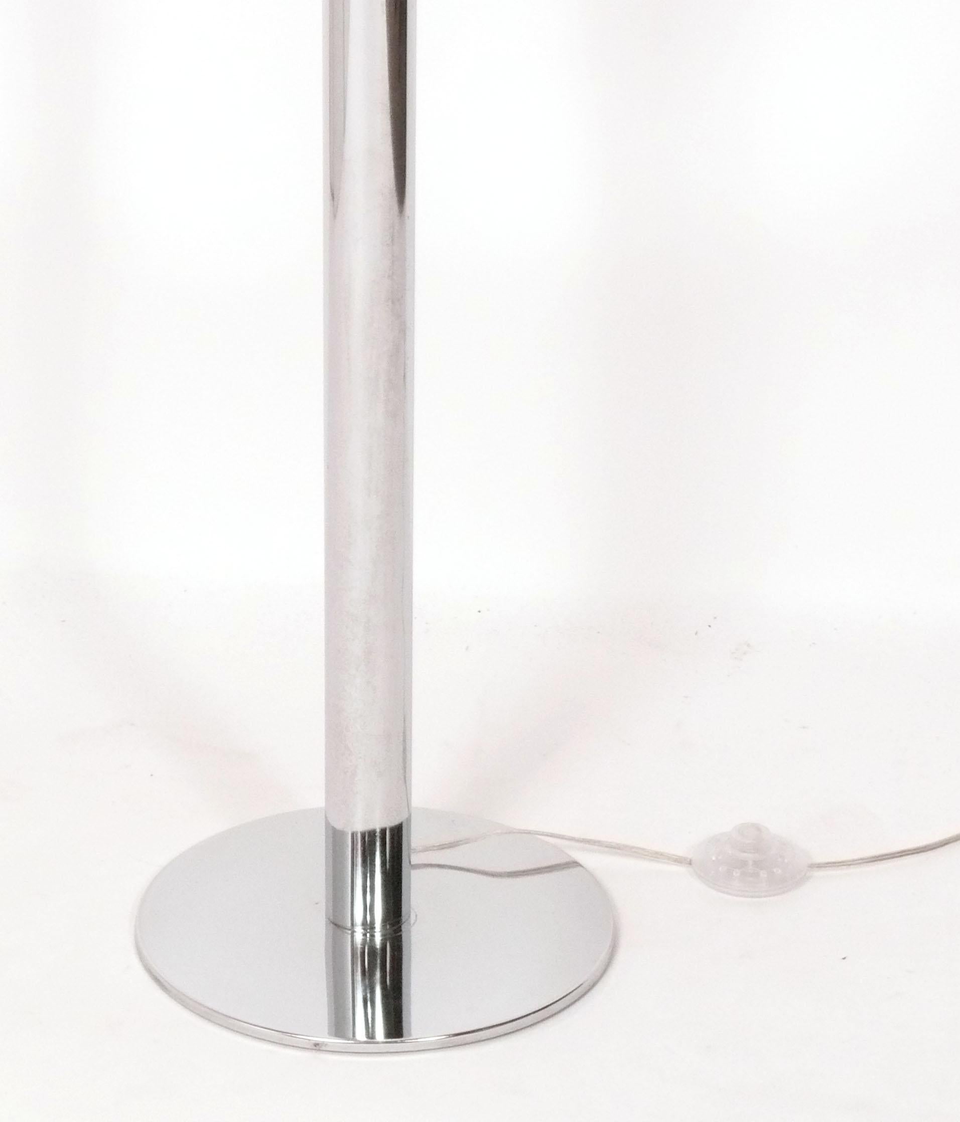 Lampada da terra scultorea in cromo, design di Robert Sonneman, americano, anni '60 circa. È stato ricablato ed è pronto all'uso. Le lampadine a globo specchiato non sono incluse perché sono bruciate, ma sono disponibili online o nei negozi di