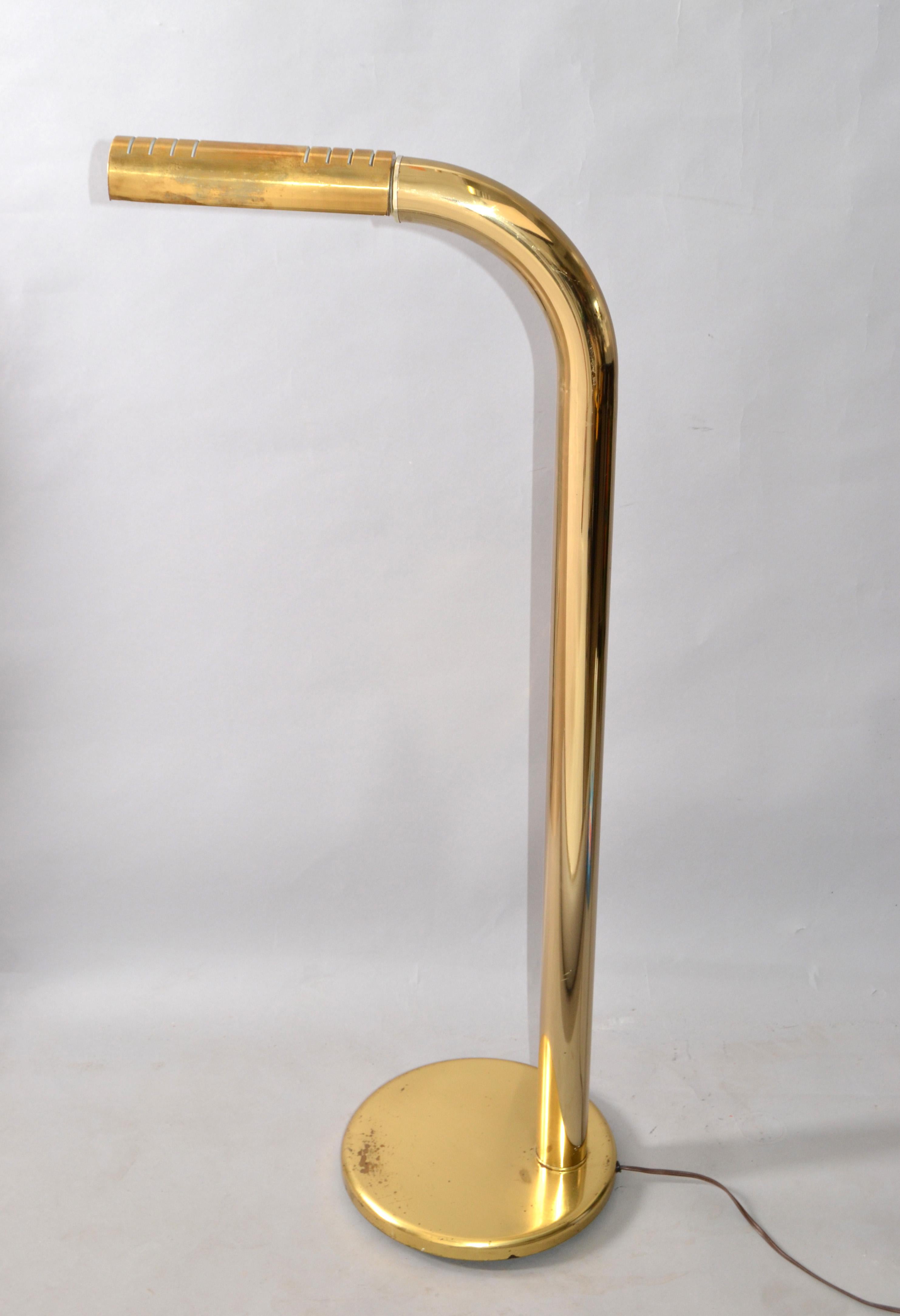 Mid-Century Modern American Space Age unique vintage brass finished floor lamp designed by Jim Bindman for Rainbow Lamp Company. The lamp is working with touch sensor on the lamp head. In good age-appropriate condition with some minor marks and