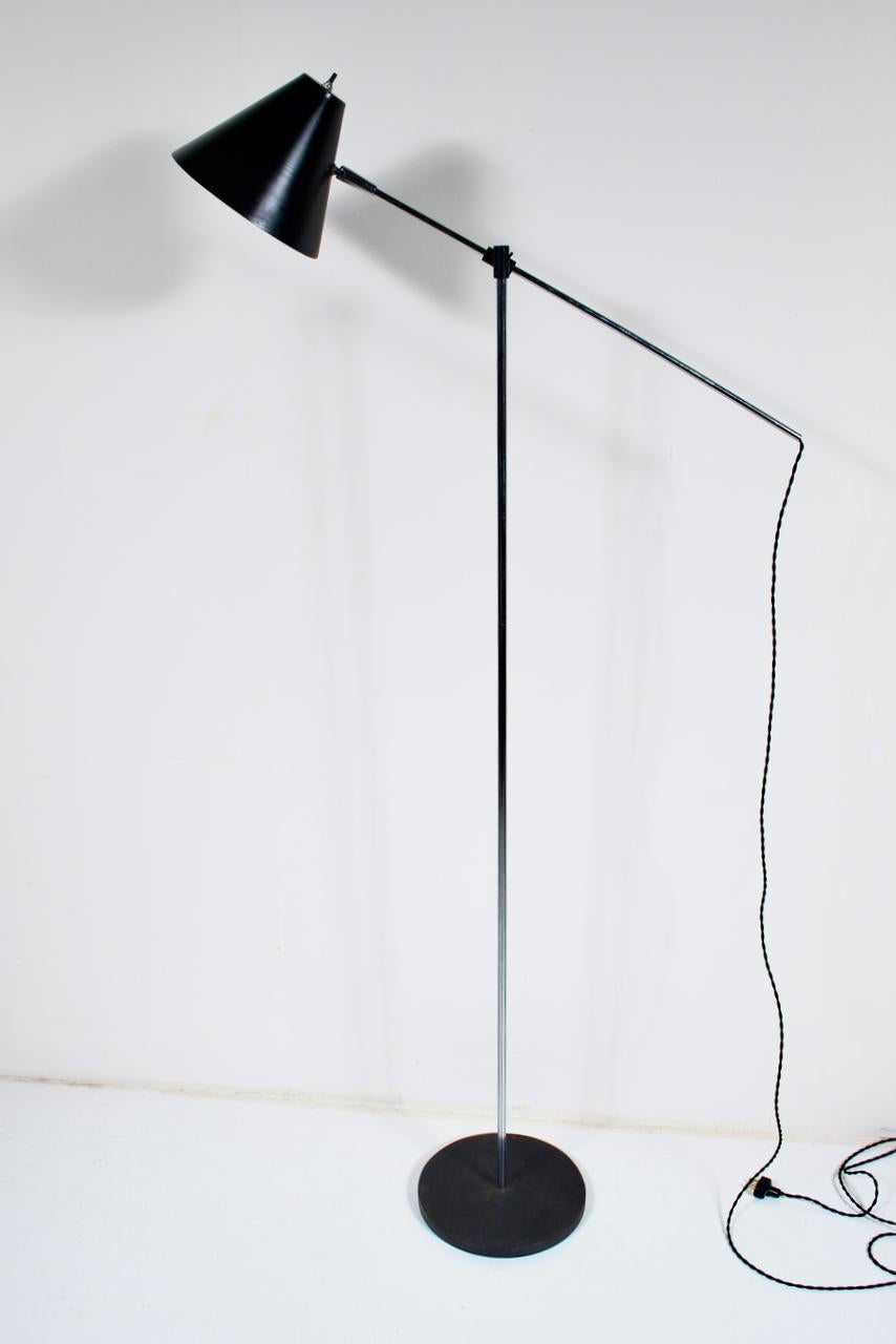 Robert Sonneman Style Adjustable Chrome Floor Lamp with Black Cone Shade, 1970s For Sale 13