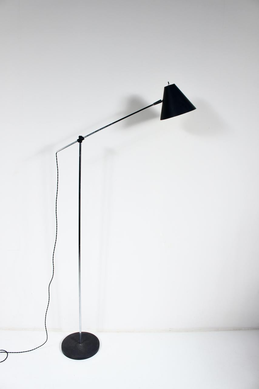 Mid-Century Modern Robert Sonneman Style Adjustable Chrome Floor Lamp with Black Cone Shade, 1970s For Sale