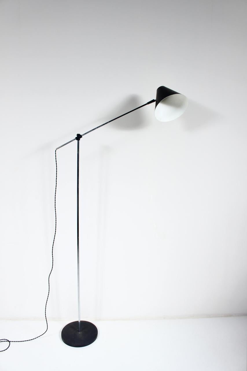 Robert Sonneman Style Adjustable Chrome Floor Lamp with Black Cone Shade, 1970s For Sale 2