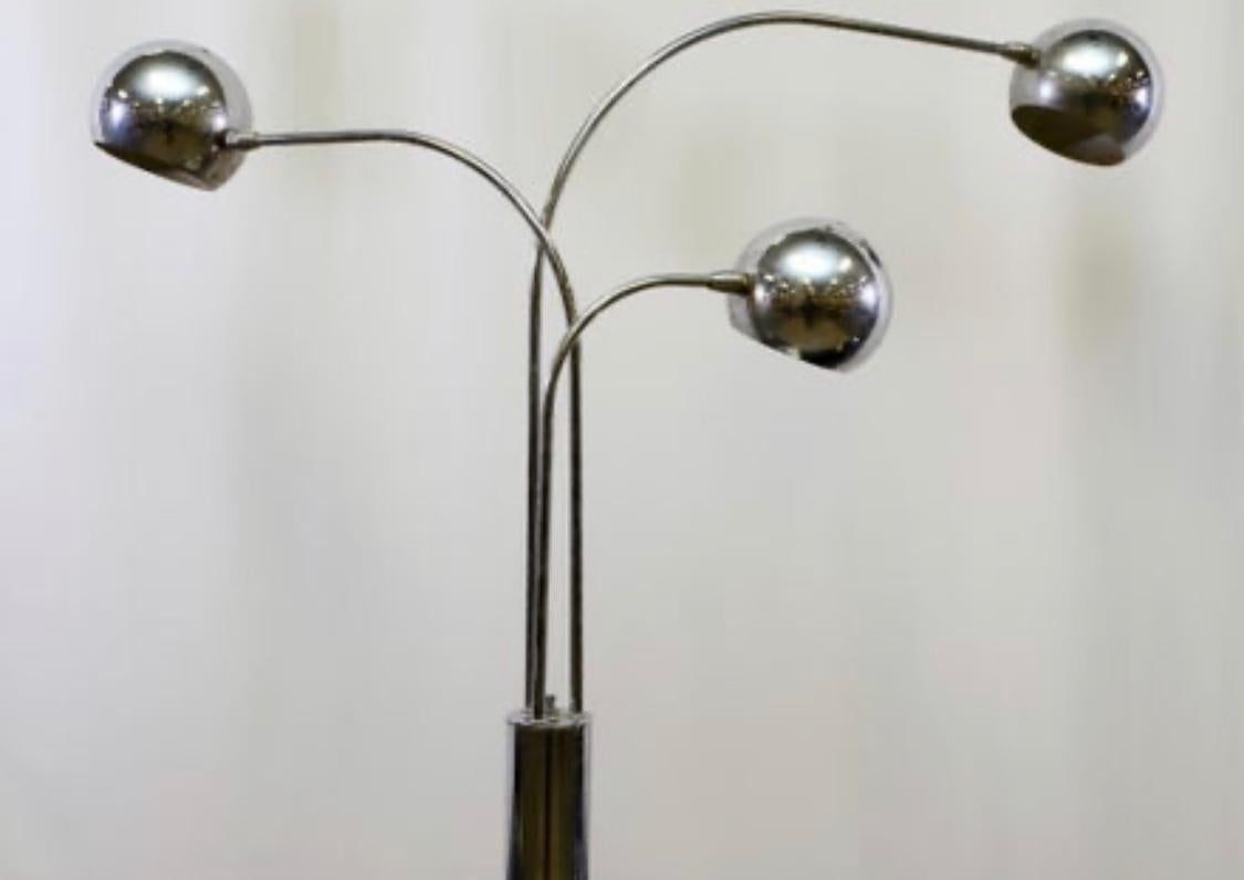 Robert Sonneman Style Chrome Table Lamp on Marble Base In Good Condition For Sale In Brooklyn, NY