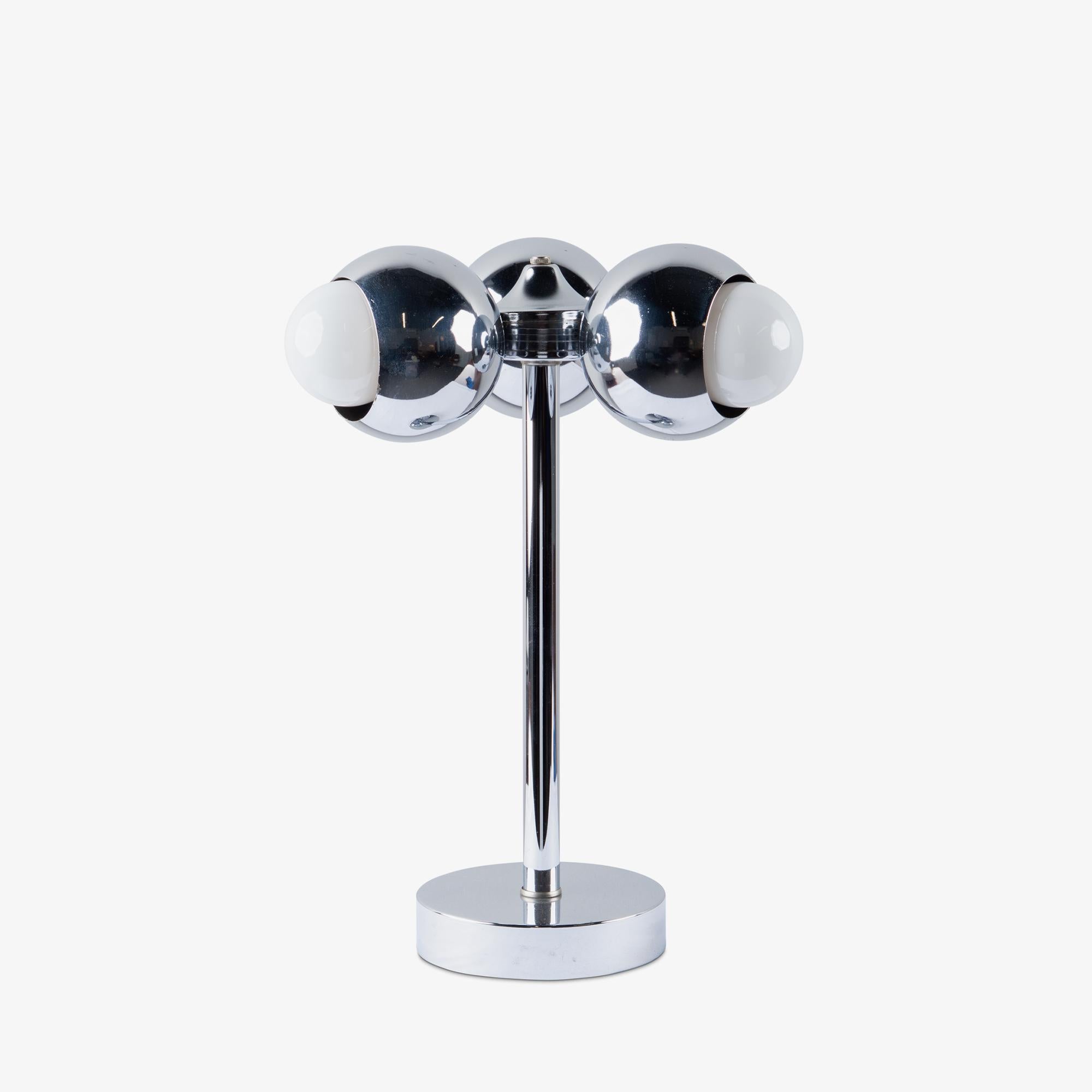Over the decades, lighting design has evolved into a form of art and sculpture, producing creations that are as visually striking as they are functional. This fusion was especially prominent during the Mid-Century Modern movement, a precursor to