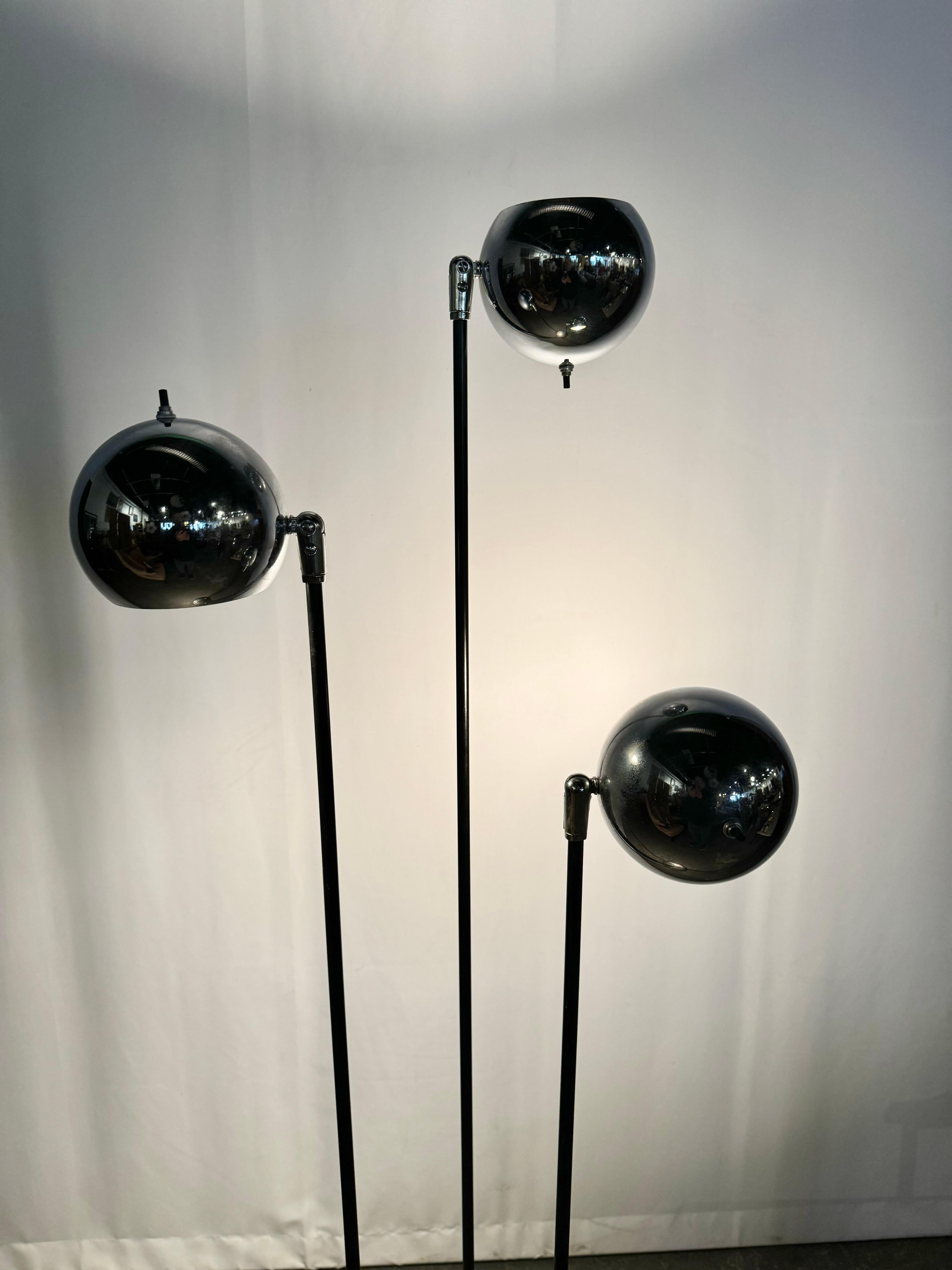 Américain Lampadaire Triple Eyeball de Robert Sonneman, , globes boule chromés en vente