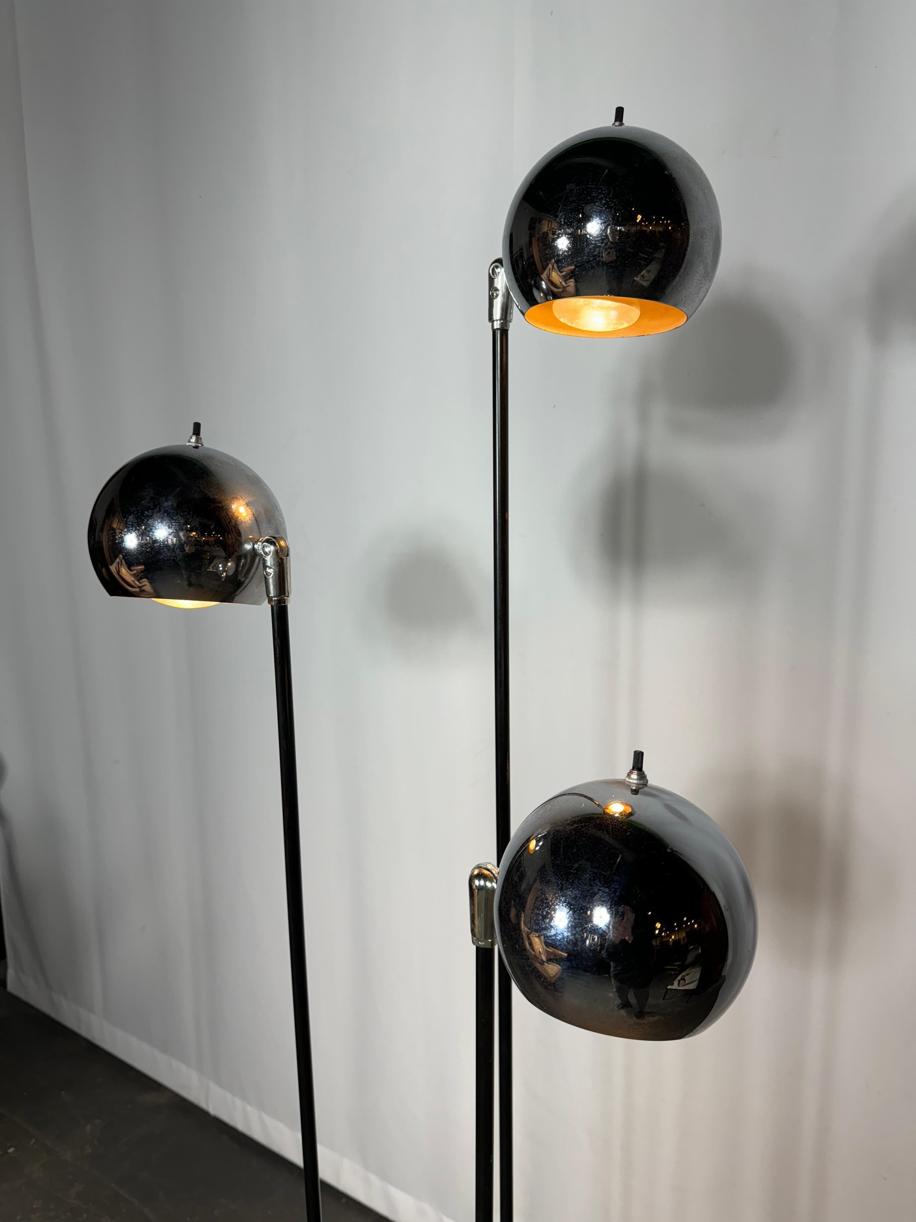 Fin du 20e siècle Lampadaire Triple Eyeball de Robert Sonneman, , globes boule chromés en vente