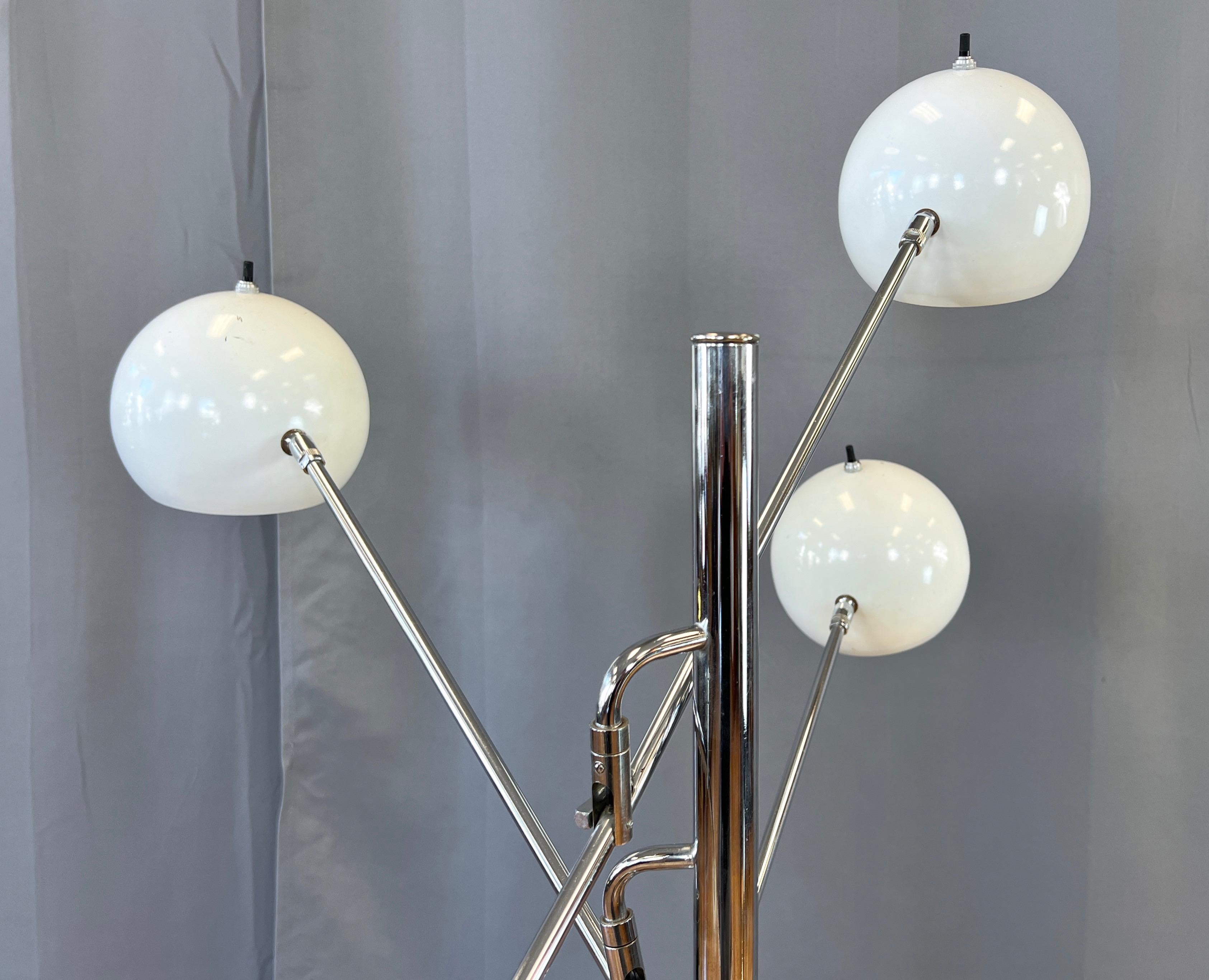 Robert Sonneman White Three-Arm Orbiter Floor Lamp with Marble Base, 1960s In Good Condition For Sale In San Francisco, CA