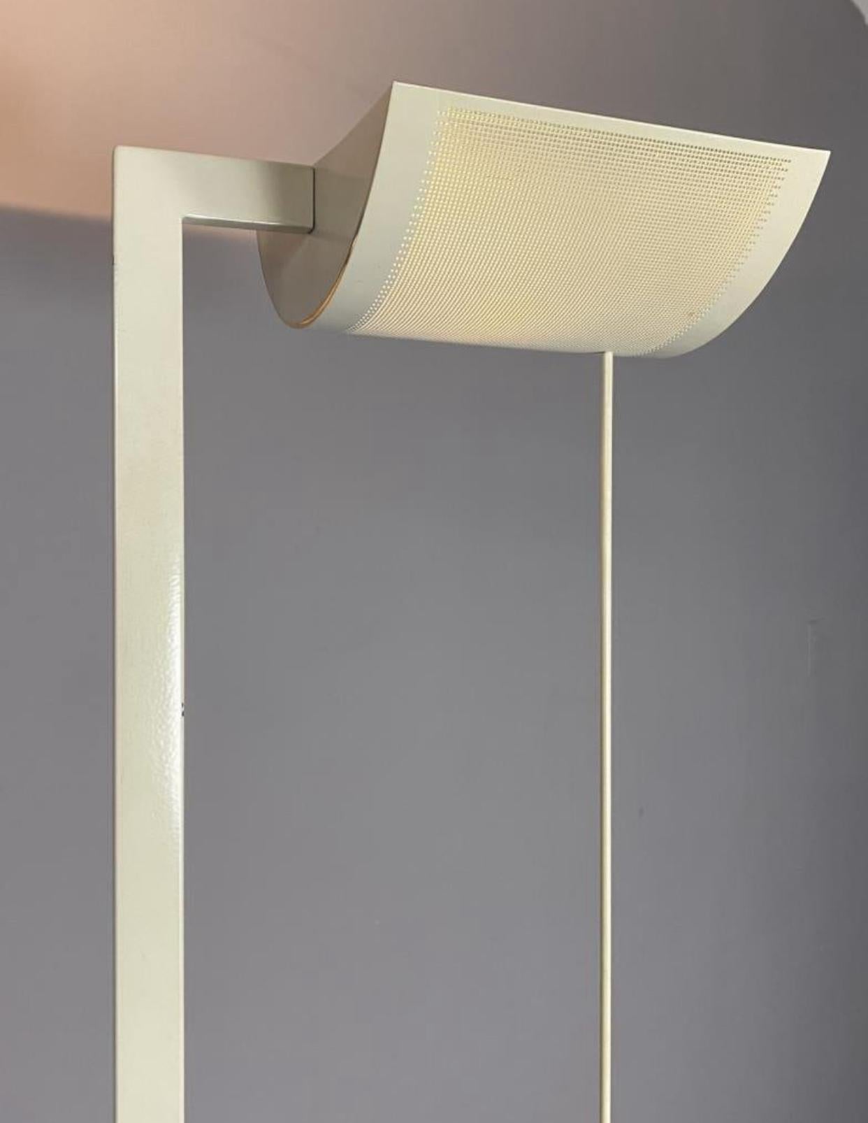 Robert Sonnomen pour George Kovacs, lampadaire halogène post-moderne en émail blanc Bon état - En vente à Chicago, IL
