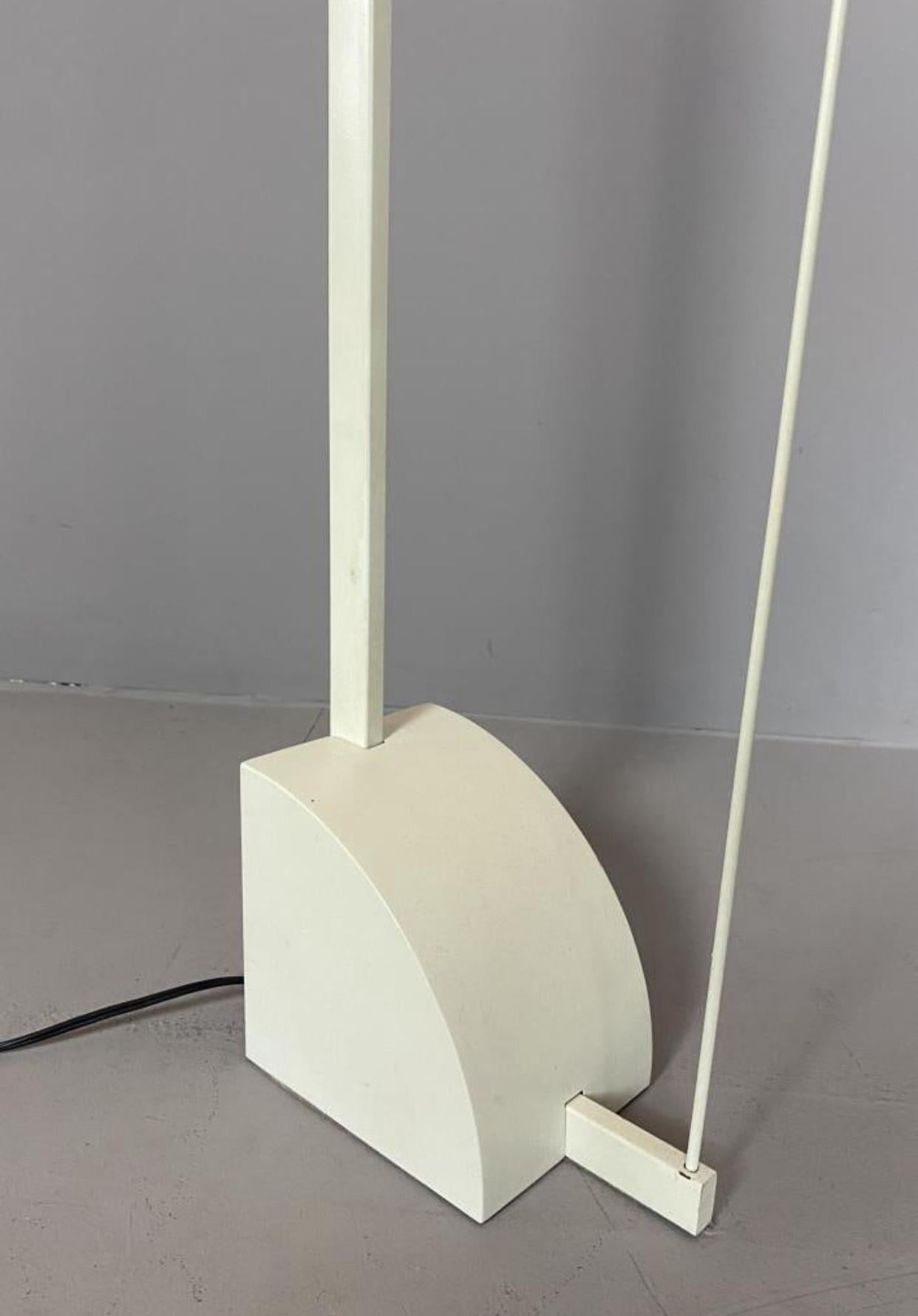 Métal Robert Sonnomen pour George Kovacs, lampadaire halogène post-moderne en émail blanc en vente