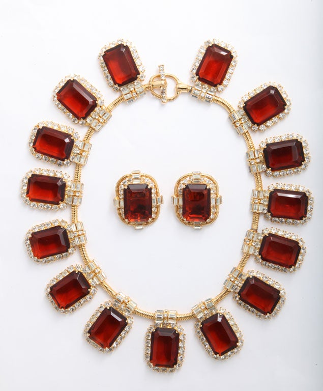 Beautiful vintage Robert Sorrell Necklace and earrings in Amber.
Necklace length 17.5