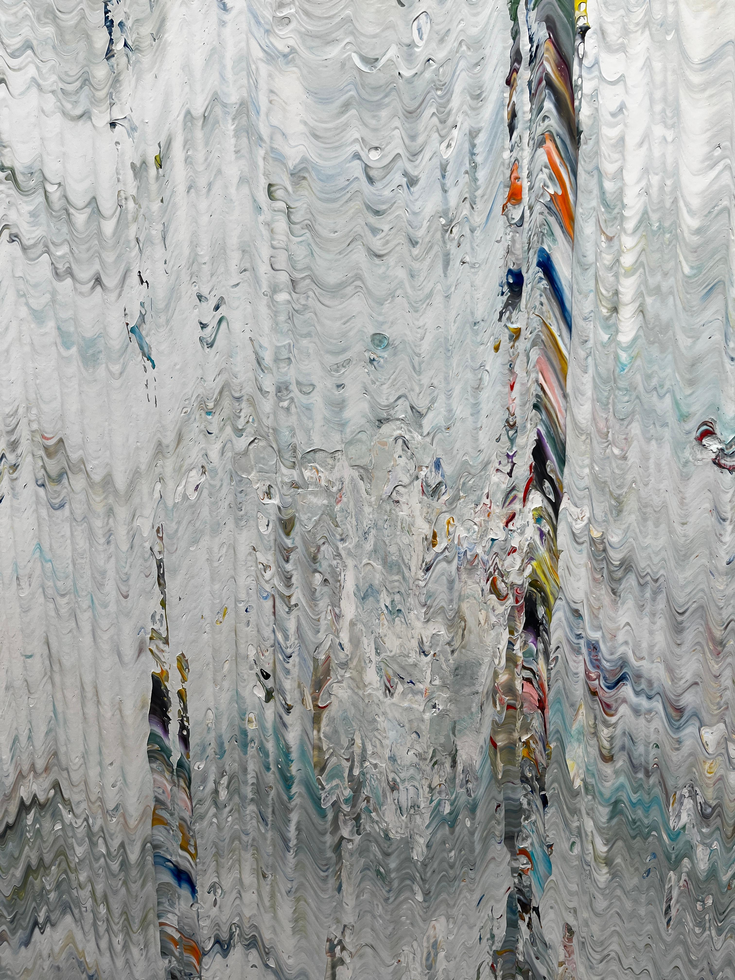 Nei suoi lavori recenti Standish rivisita l'elemento essenziale del suo primo stile di pittura fotorealistica, ossia il riferimento fotografico, ma attraverso la lente più recente dell'astrazione. Stufo di una cronaca distorta, Standish ricava le