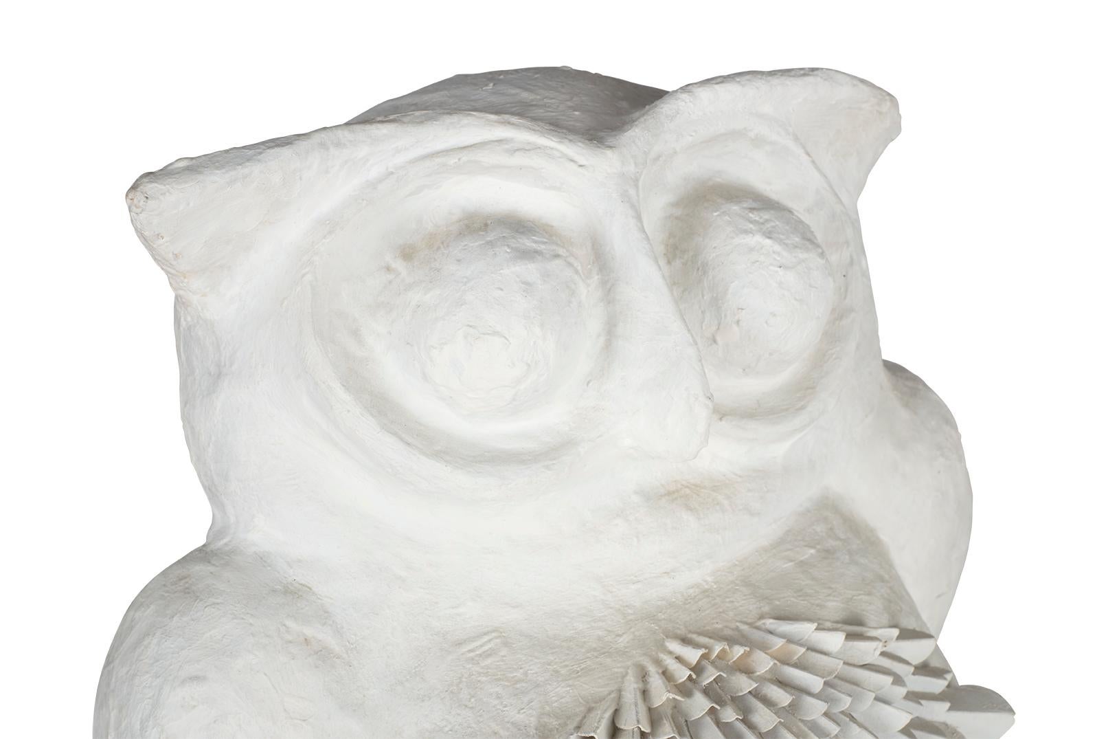 Organico moderno Gufo di cartapesta bianco stilizzato di Robert Stimban in vendita