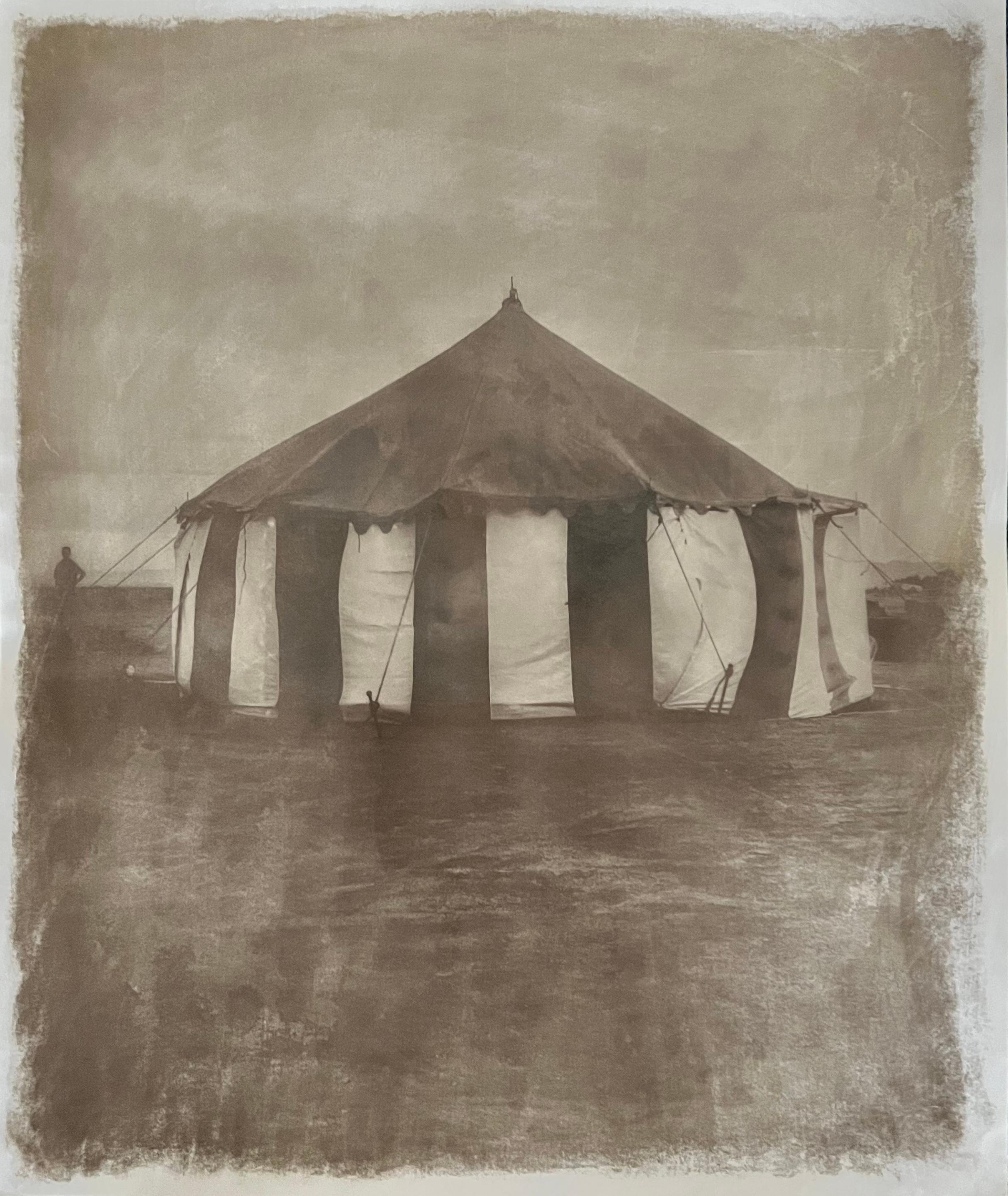 Robert Stivers Landscape Photograph – Ohne Titel (Circus Tent)