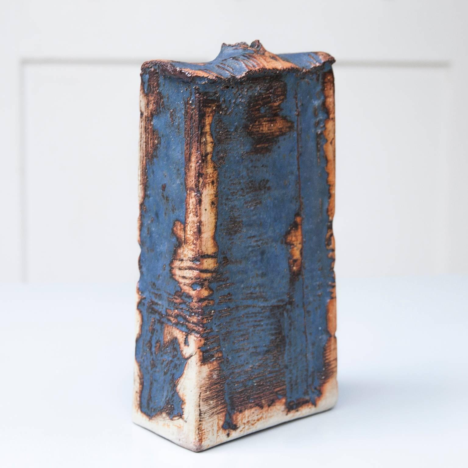 Brutalistische Atelier-Keramikvase des berühmten deutschen Keramikkünstlers Robert Sturm aus dem Jahr 1969:: vom Künstler auf der Unterseite signiertes Einzelstück.