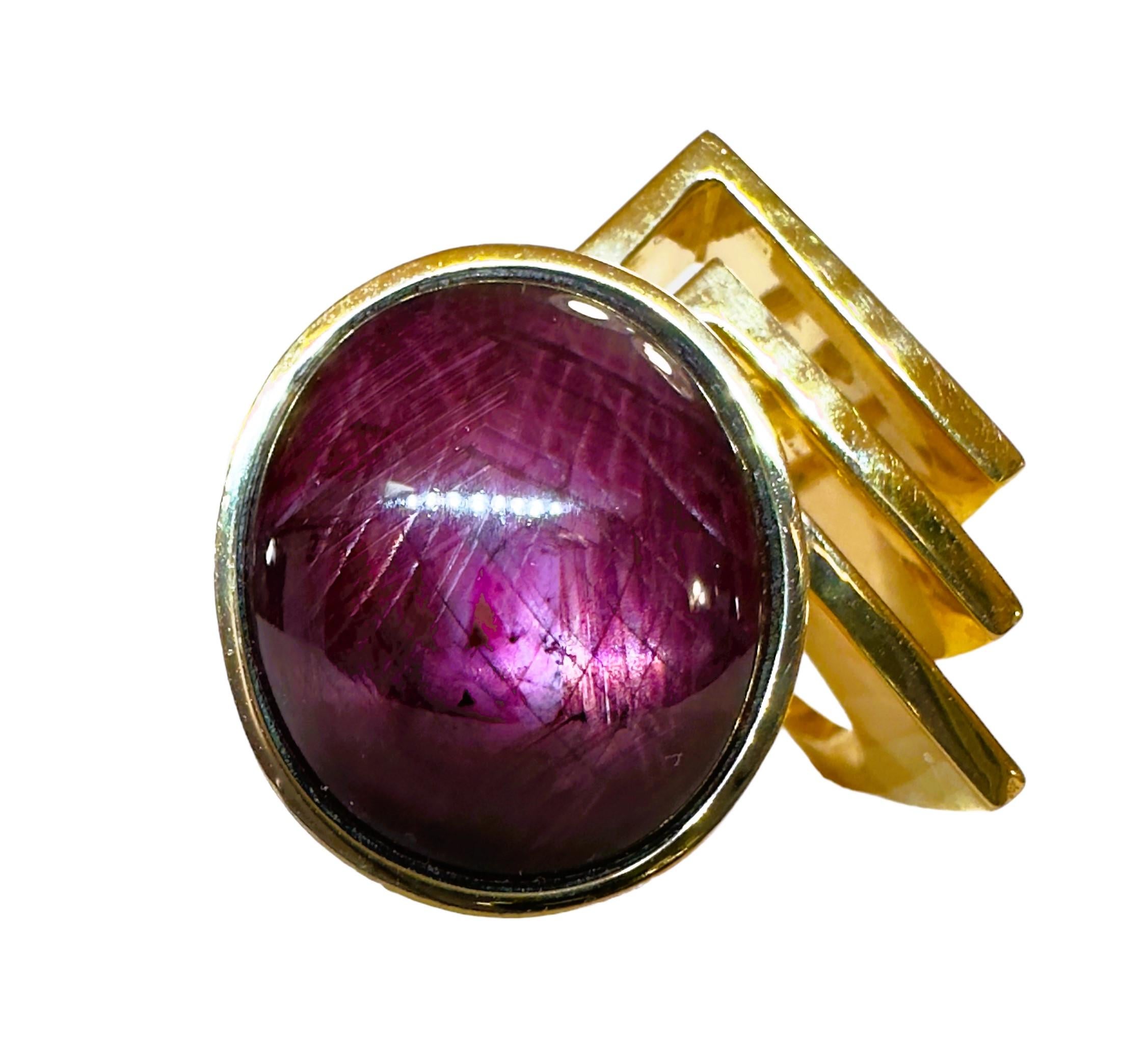 Oval Cut Robert Trisko 14k Yellow Gold Handmade Star Ruby Ring 40.32 grams For Sale