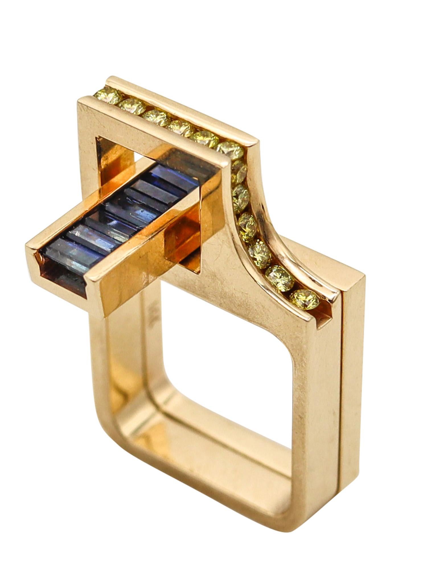 Stackable rings designed by Robert Trisko.

Exceptional and one of a kind, pair of sculptural rings, created in by the jewelry designer and artist Robert Trisko, back in the 1980's.  This suite is composed by two rings, crafted with geometric