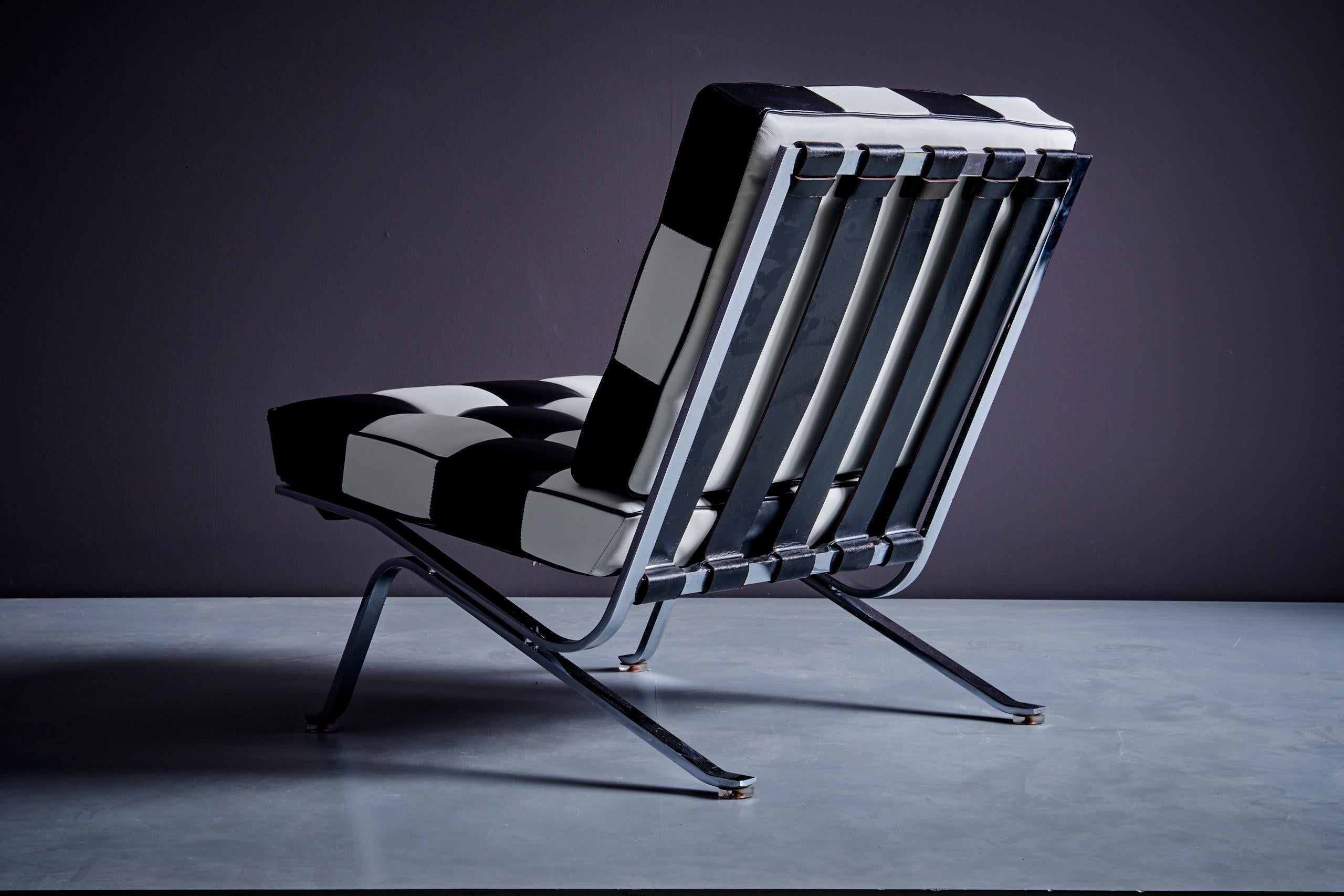 Robert & Trix Haussmann RH-301 De Sede Lounge Chair Pair black & white leather For Sale 3