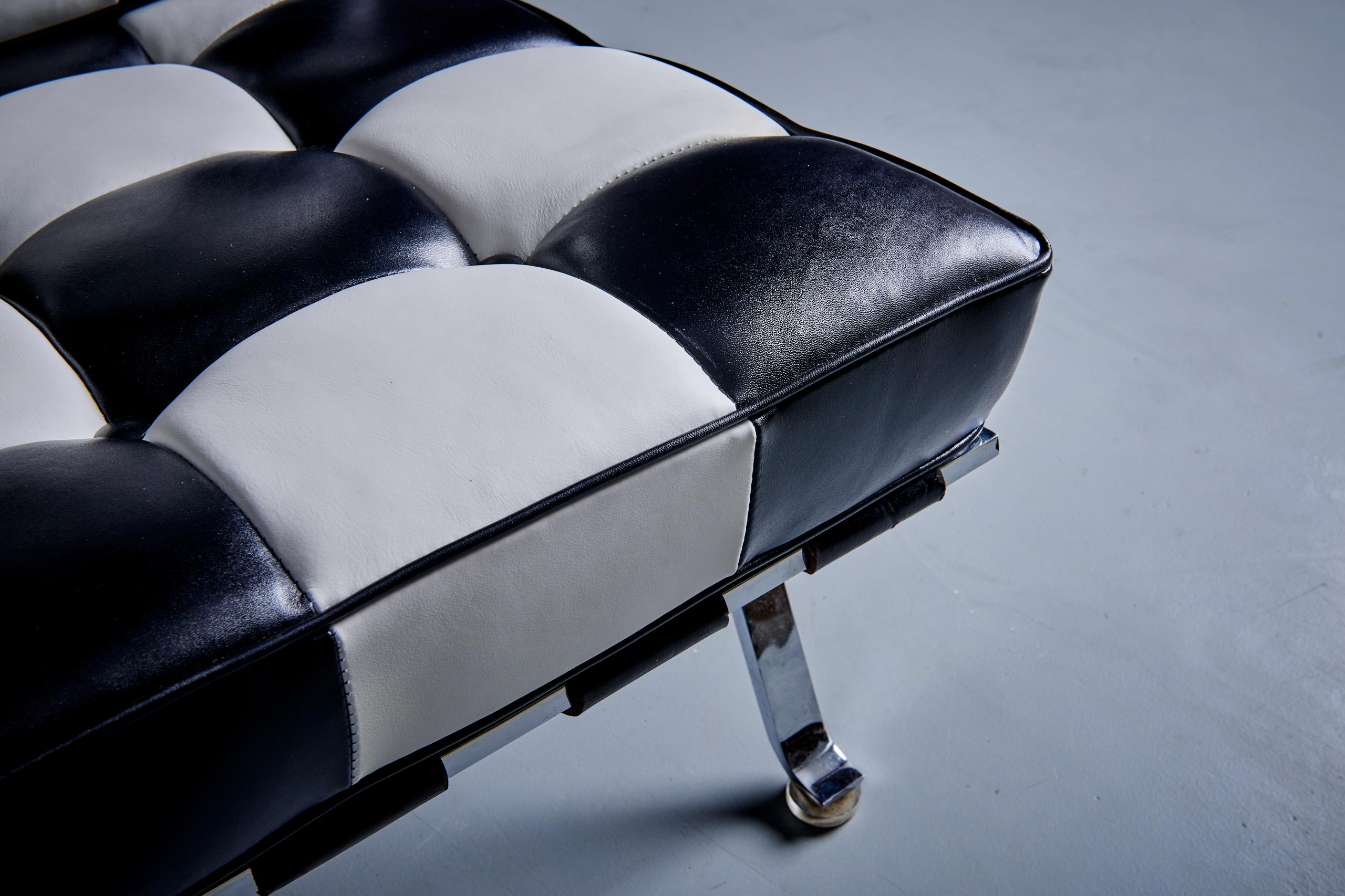 Robert & Trix Haussmann RH-301 De Sede Lounge Chair Pair schwarzes und weißes Leder (Mitte des 20. Jahrhunderts) im Angebot