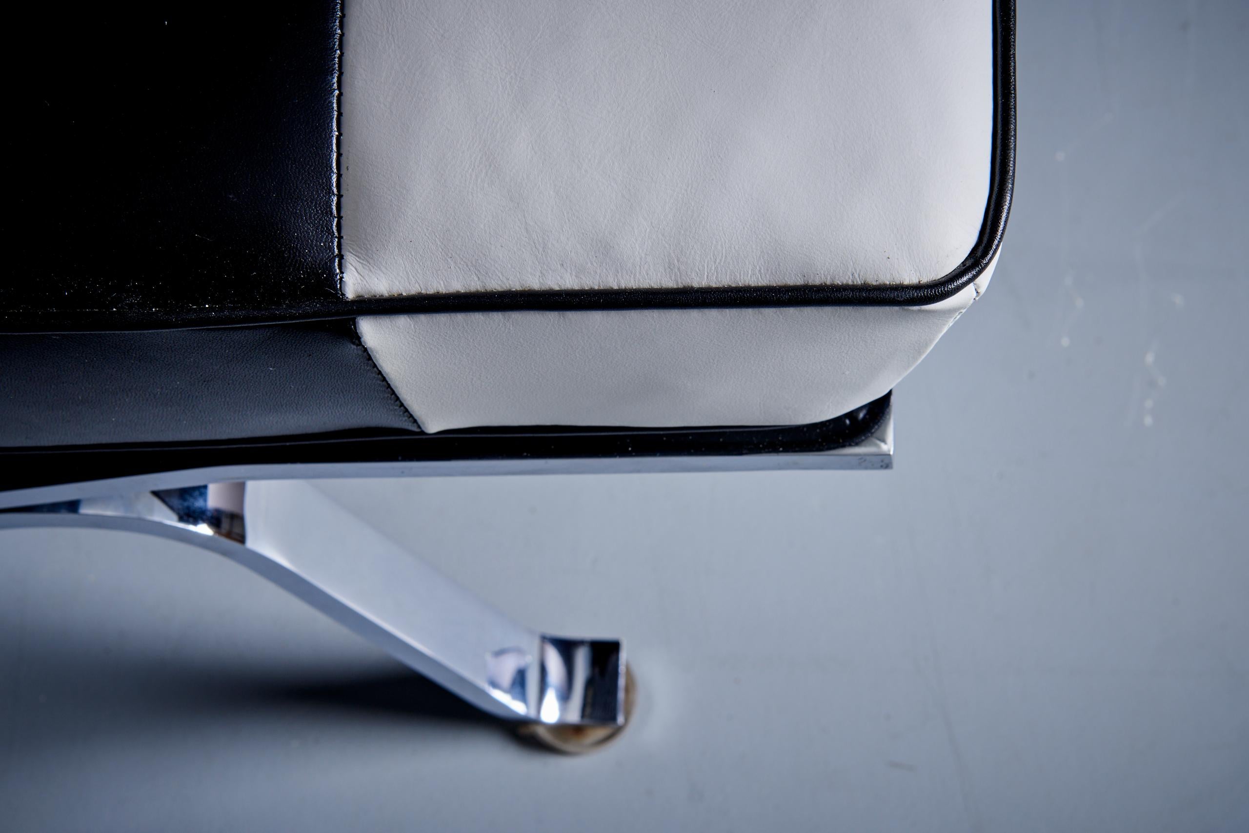 Robert & Trix Haussmann RH-301 De Sede Lounge Chair Pair schwarzes und weißes Leder im Angebot 2