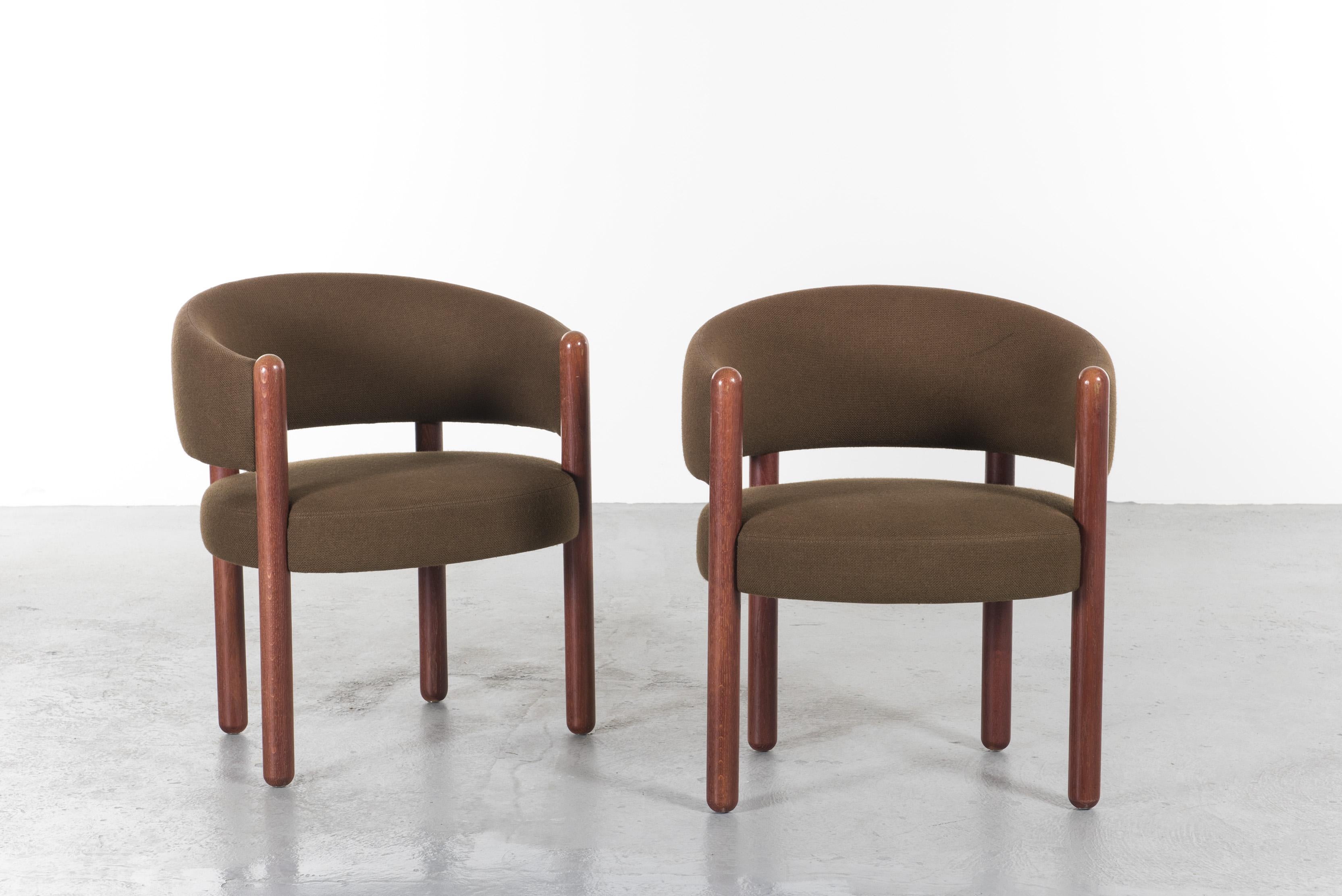 Pair of visitors chairs by The famous Swiss designers couple.
The visitor chairs are made of four logs feets in wood and with padded back and seat, brown whool fabric covered by Kvadrat.