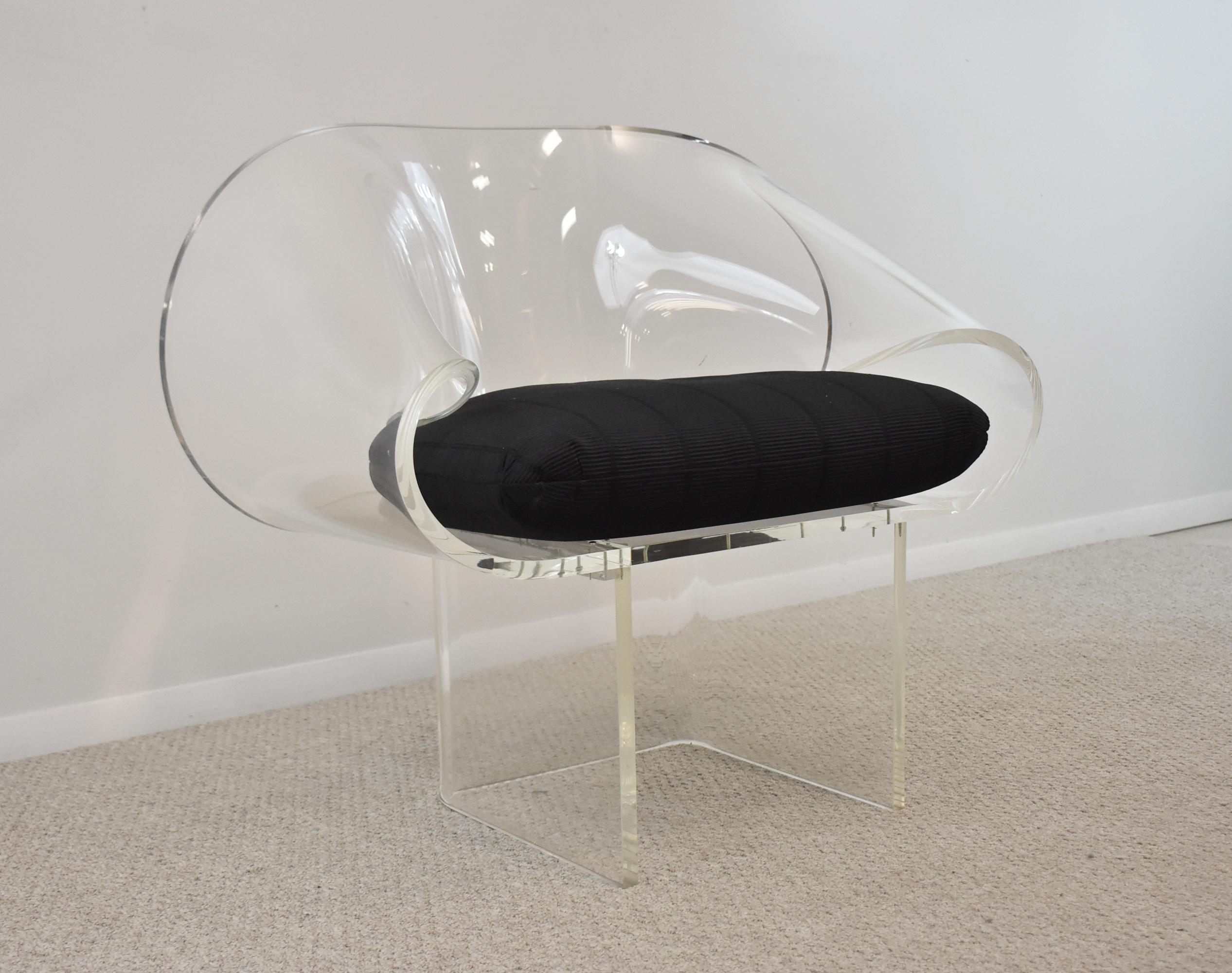 Modernist Lucite chair with a curved ribbon design form. Designed by Robert Van Horn an Associate of Charles Hollis Jones, Designed in the 1970s. Started his company in 1958 in Des Moines, Iowa. A great accent chair in excellent condition. Signed on