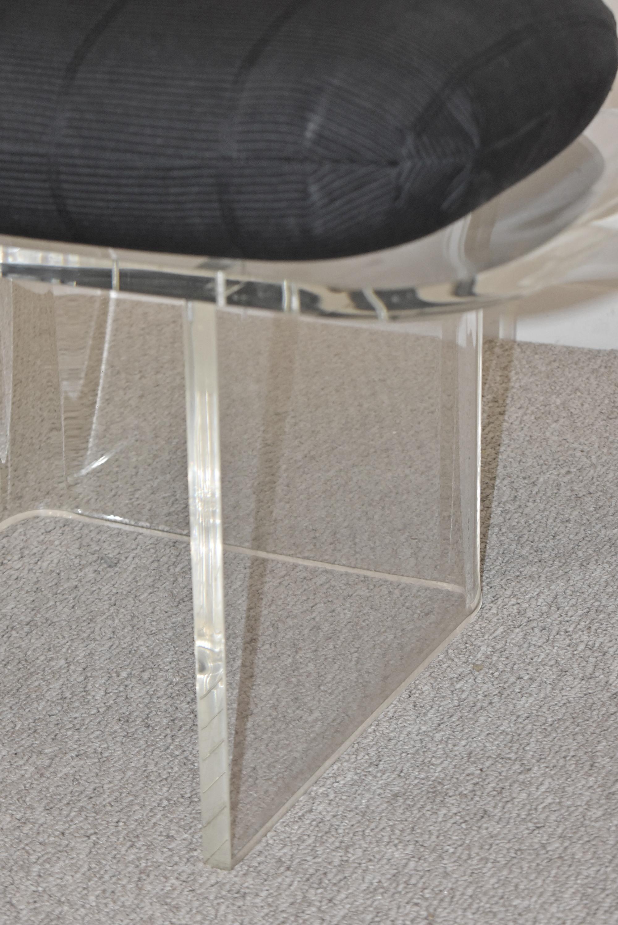 Robert Van Horn Lucite Ribbon Lounge Chair In Good Condition For Sale In Toledo, OH