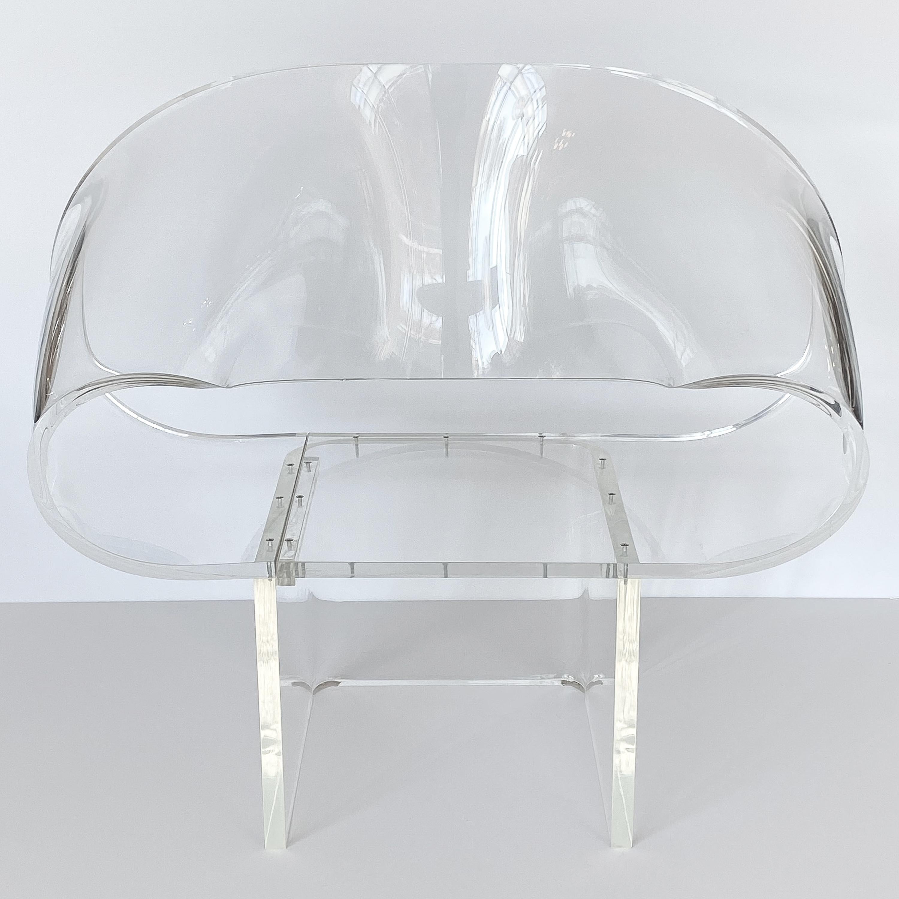 Robert Van Horn Lucite Ribbon Lounge Chair, Signed In Excellent Condition In Chicago, IL