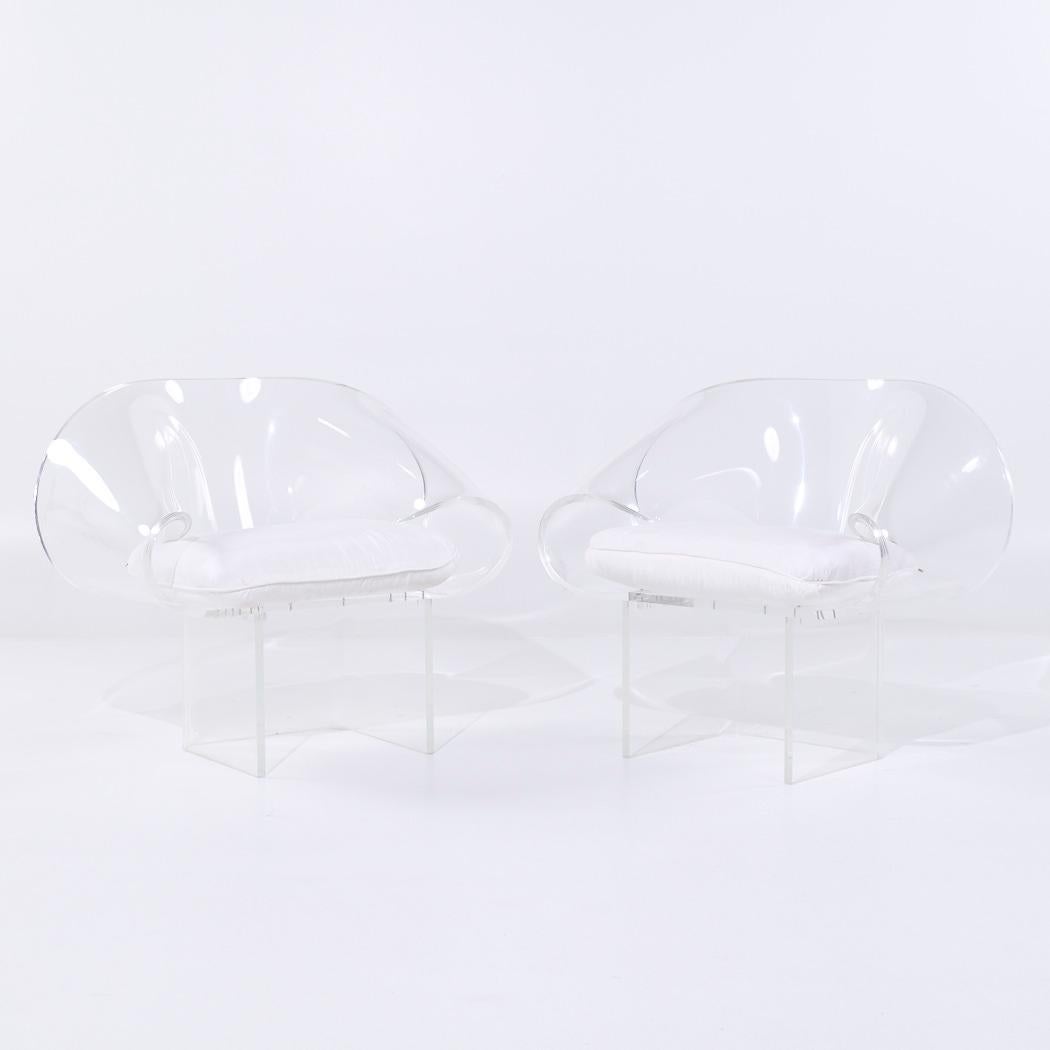Robert Van Horn - Sedie a nastro in lucite del metà secolo - Coppia

Ogni sedia misura: 39 di larghezza x 25 di profondità x 31 di altezza, con un'altezza della seduta di 19 pollici.

Tutti i mobili possono essere acquistati in quello che noi