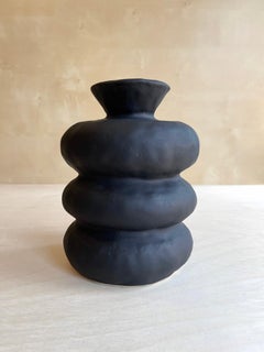 Robert Vase von Meg Morrison