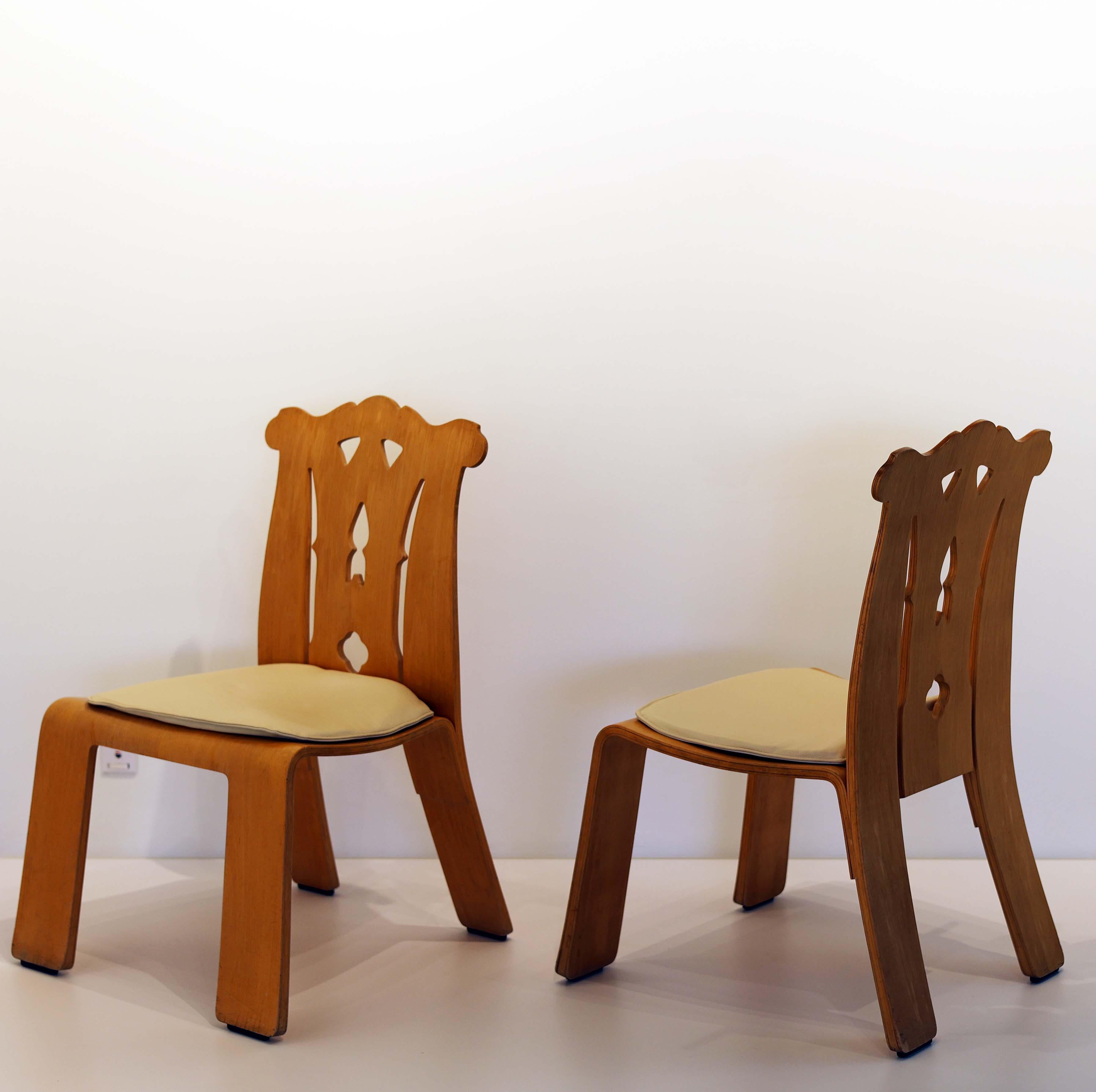Robert Venturi Chippendale Chairs - Knoll 1984 8