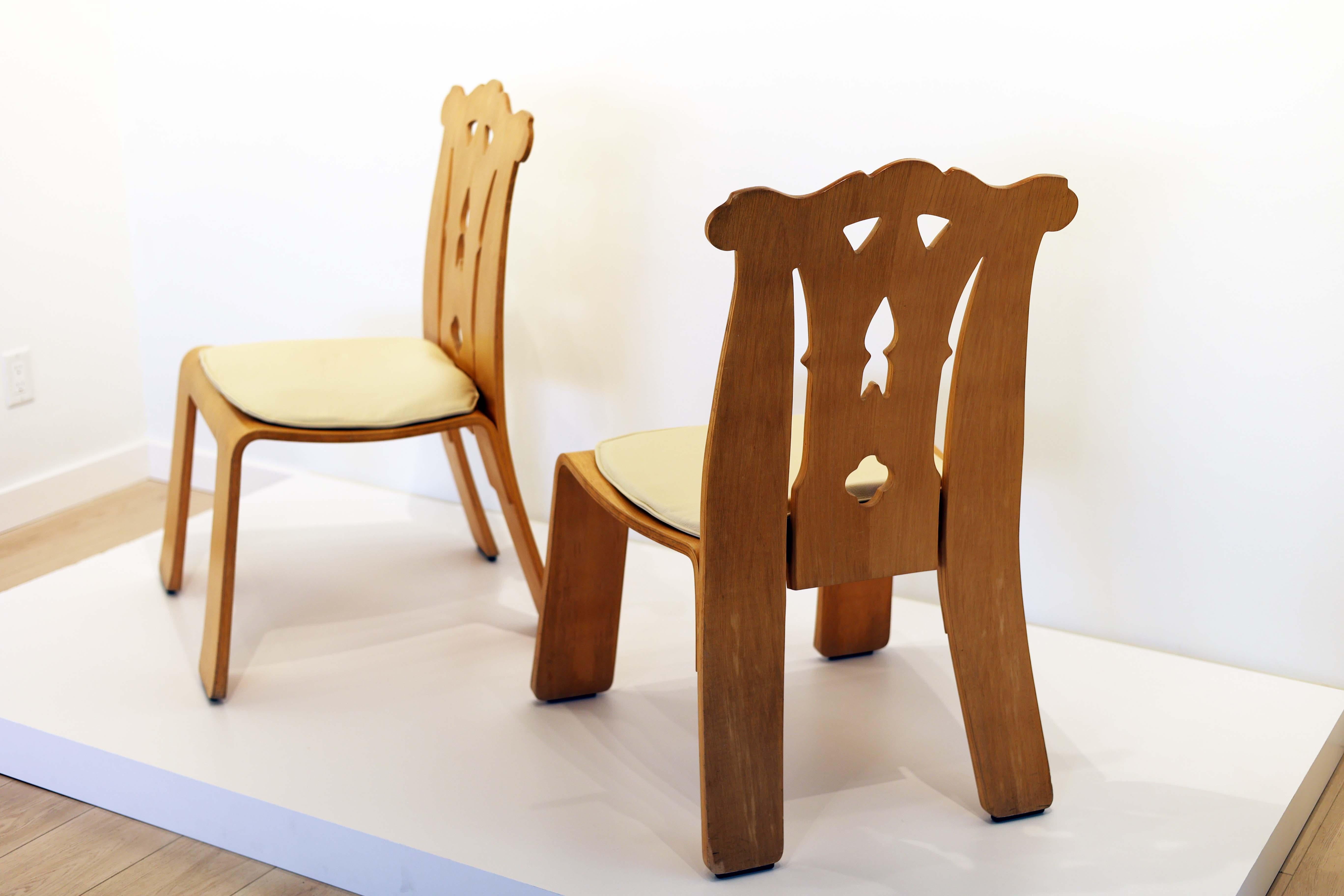 Robert Venturi Chippendale Chairs - Knoll 1984 9