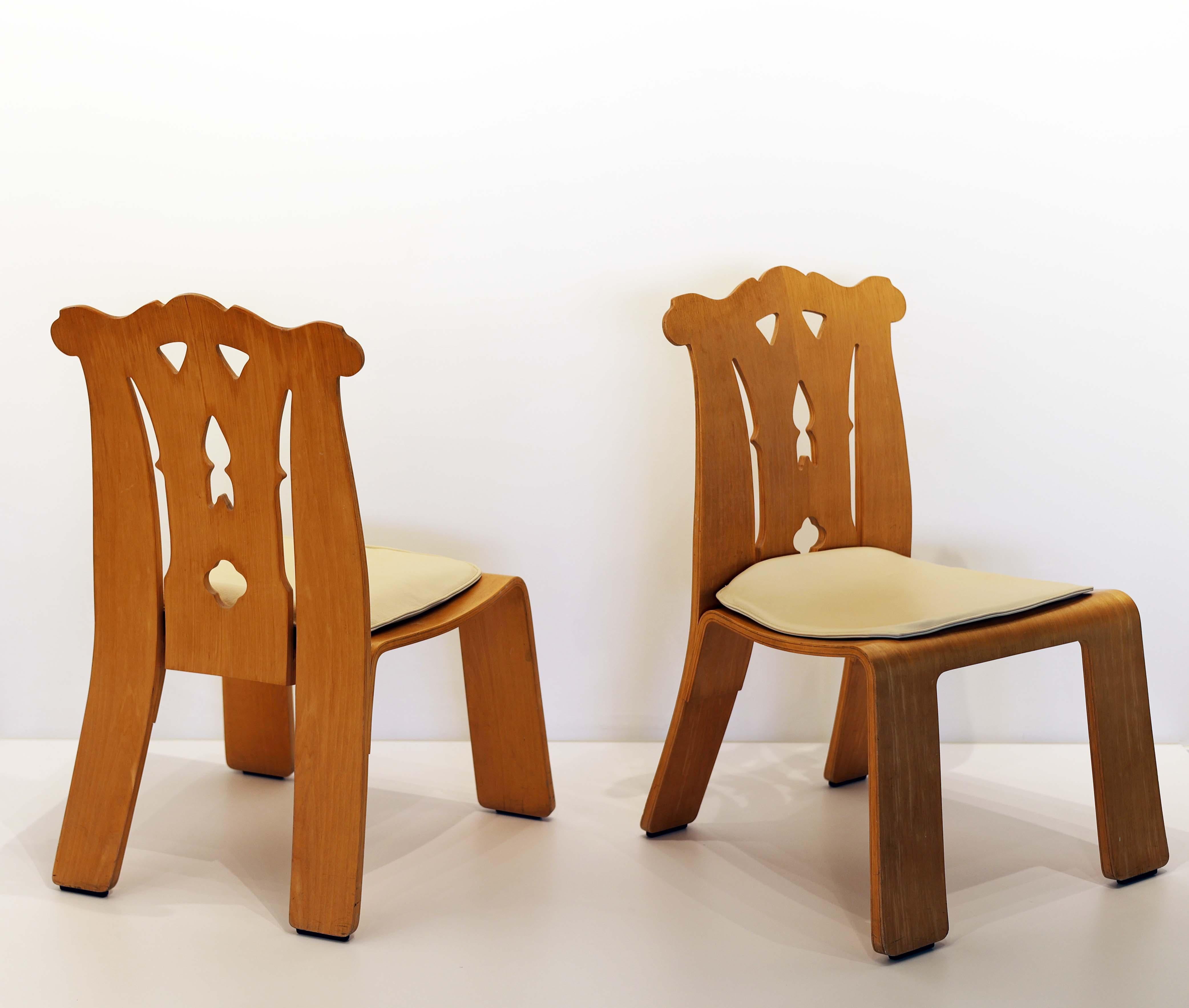Robert Venturi Chippendale Chairs - Knoll 1984 10