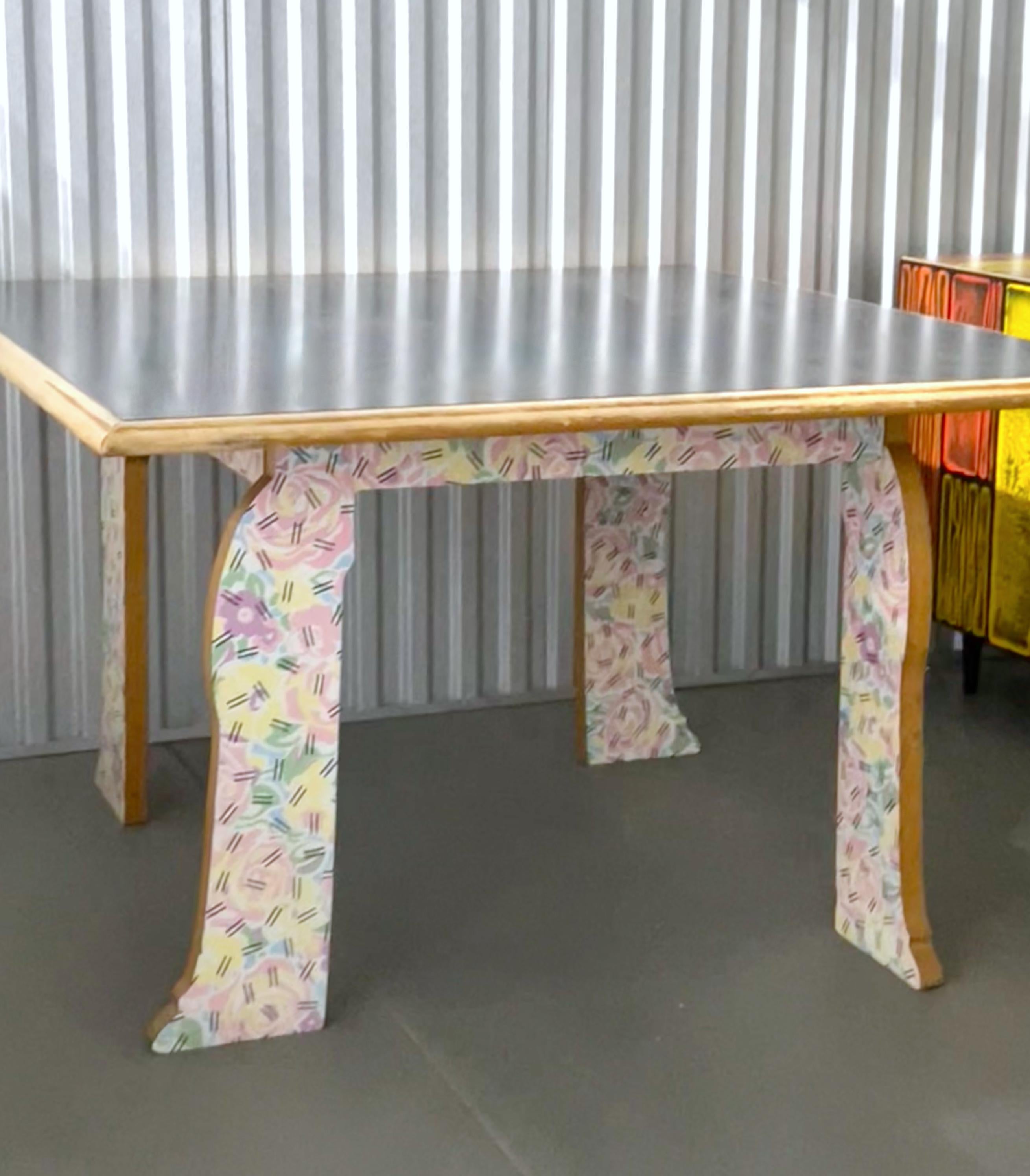 Robert Venturi for Knoll Postmodern Square Dining Table Model No. 65848, 1984 In Good Condition For Sale In Brooklyn, NY