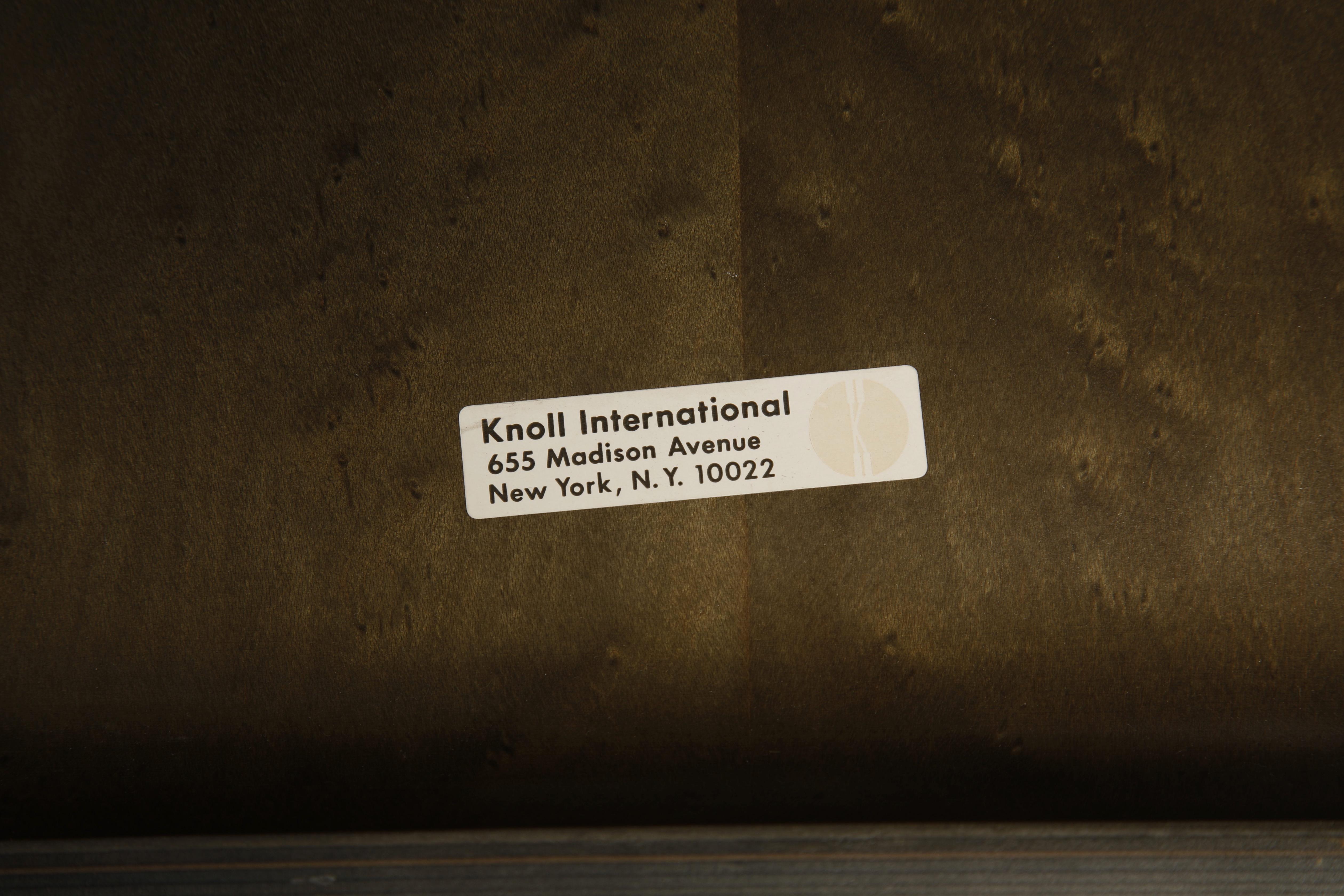 Robert Venturi ''Queen Anne'' Stuhl für Knoll International, ca. 1985, signiert im Angebot 9