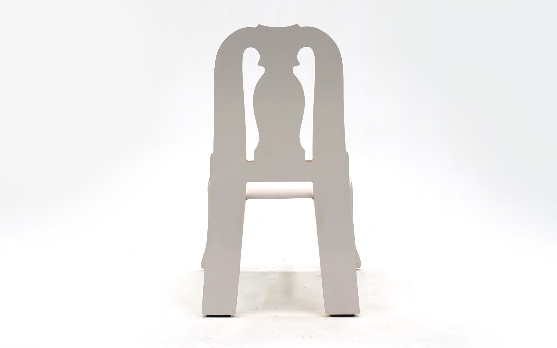 Robert Venturi Queen Anne Chair in Rare White Finish, Amazing Condition, Signed In Good Condition In Kansas City, MO