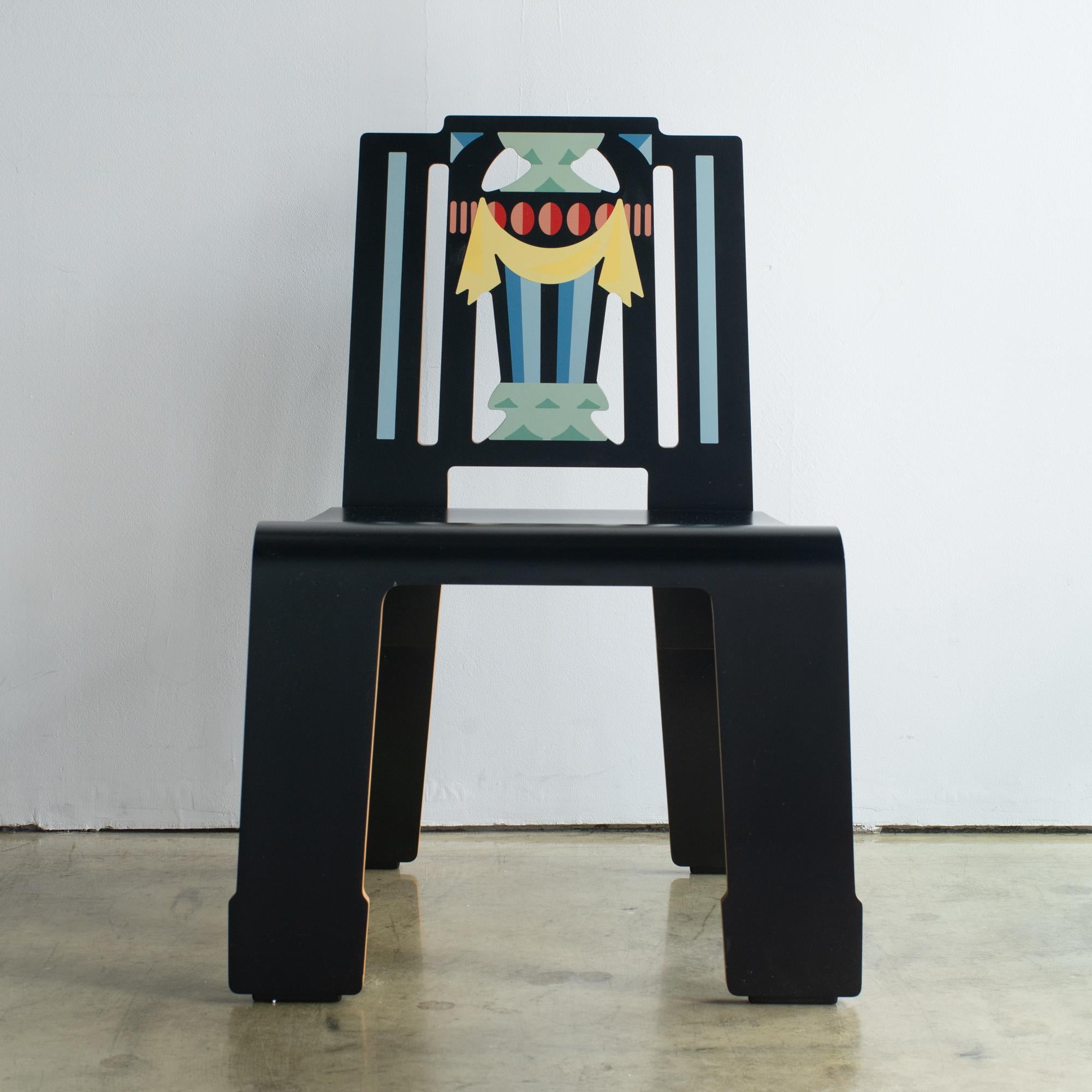 Robert Venturi chair for knoll
Model: Sheraton
Silkscreen printed pattern on black plywood. Rare model in famous Venturi's chairs in Knoll collection.
 



 