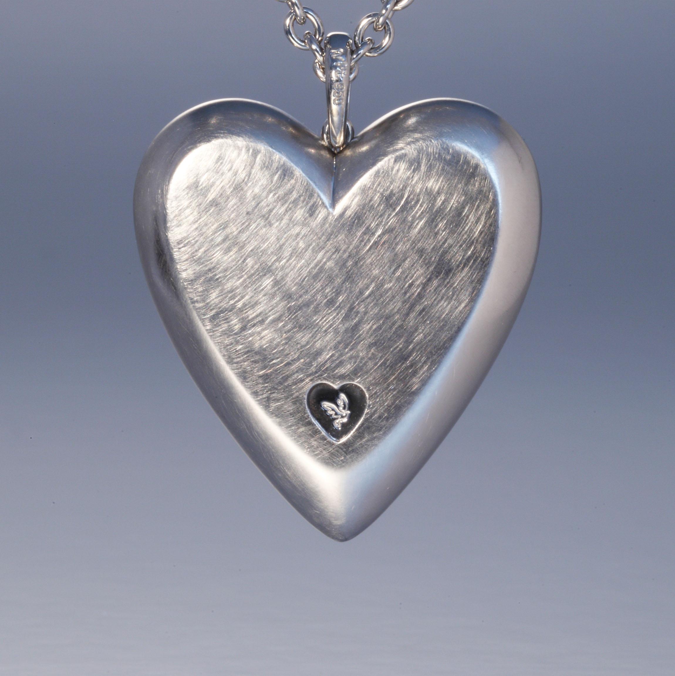 Robert Vogelsang 0.16 Carat Diamond Platinum Heart Pendant Necklace In New Condition For Sale In Zurich, CH