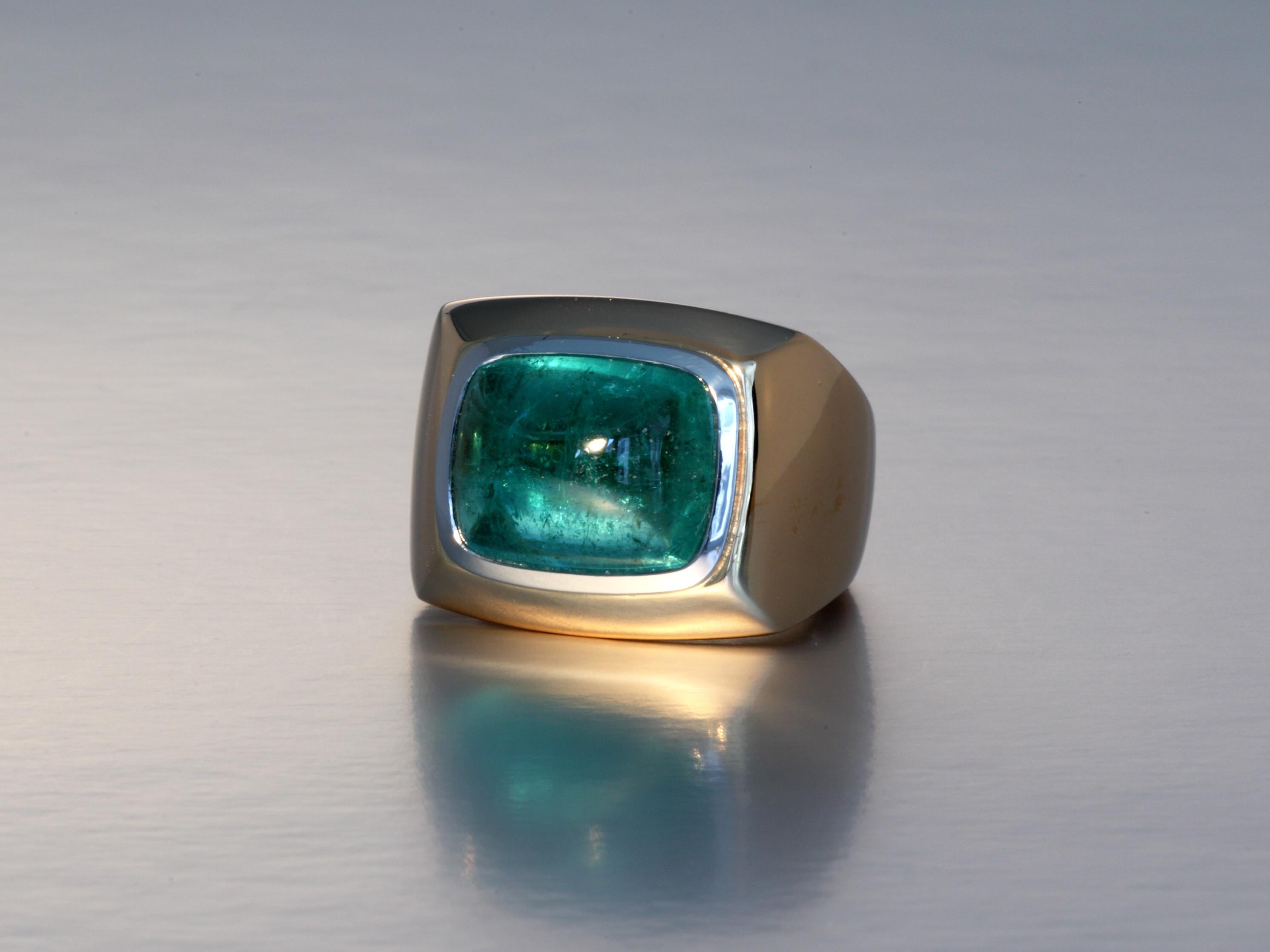 This solid gold ring is set with a mint green sugarloaf Tourmaline of 11.63 carats. The Tourmaline is set in a platinum rim. It is designed and hand made in Zurich, Switzerland by Robert Vogelsang and is a one of a kind piece signed RV.

It is set