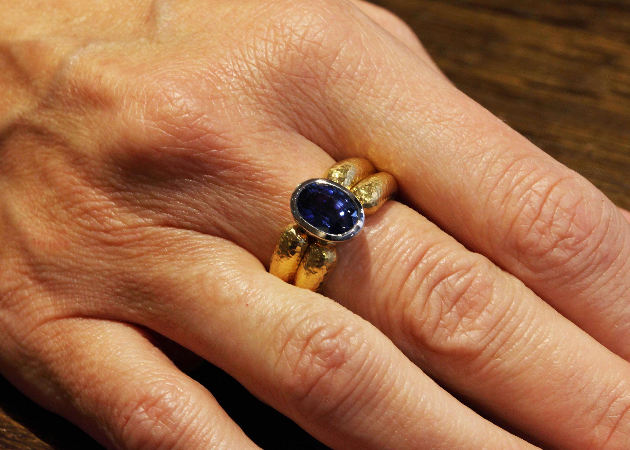 Robert Vogelsang 3.07 Carat Natural Blue Sri Lanka Sapphire Gold Ring For Sale 2