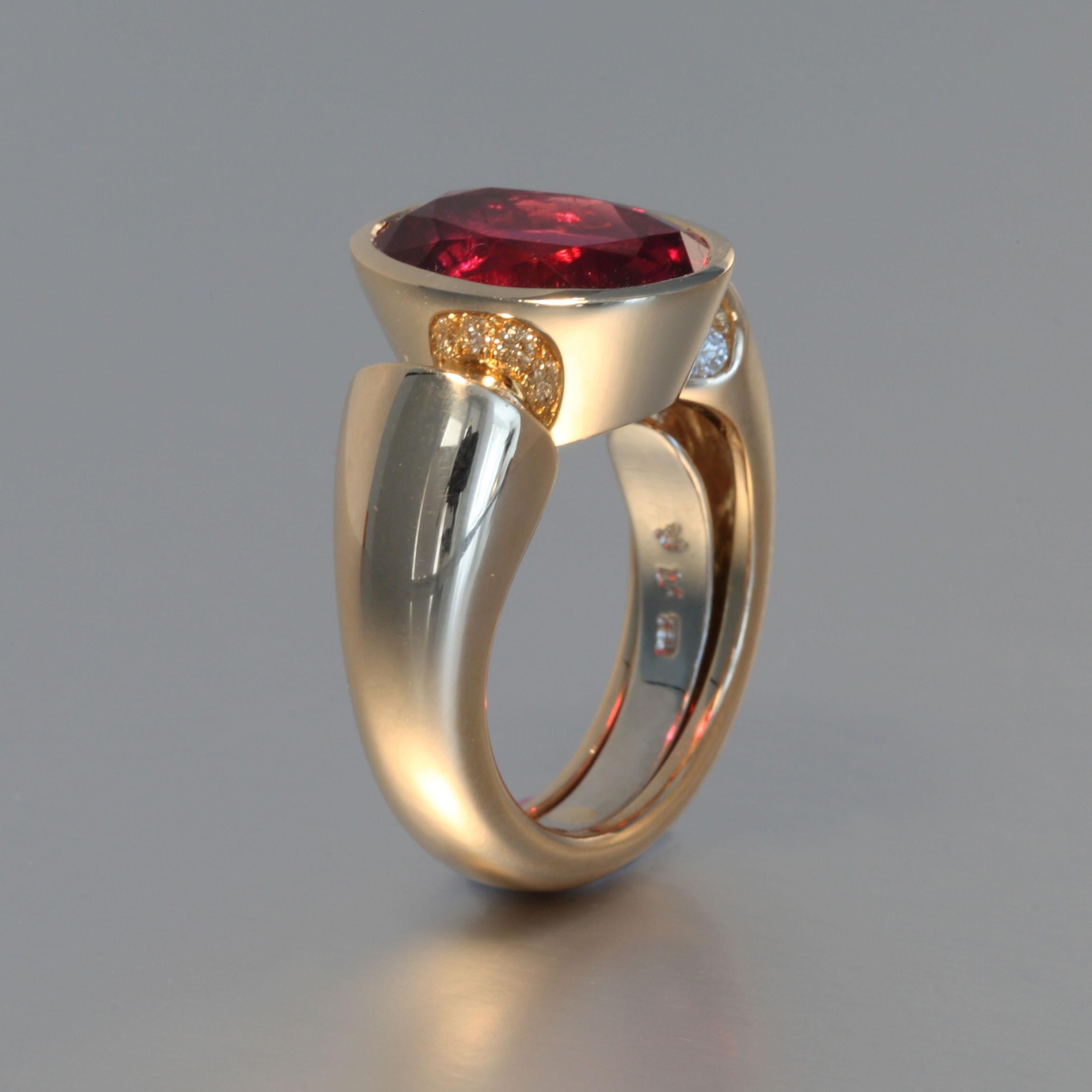 This vibrant oval Rubelite Tourmaline of 6.39 carats is set in a rose gold ring with 0.34 carats of diamonds F,G vvs. It is designed and hand made in Zurich, Switzerland by Robert Vogelsang and is a one of a kind piece signed RV.

It is set in 18K