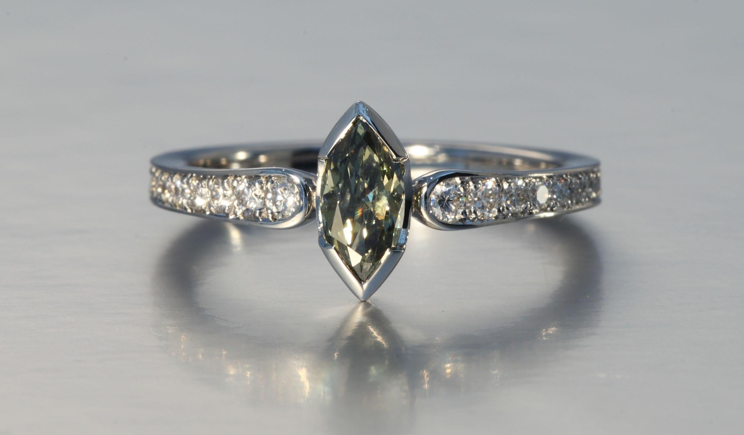Robert Vogelsang Fancy 0.45 Carat Diamond Marquise Platinum Engagement Ring In New Condition For Sale In Zurich, CH