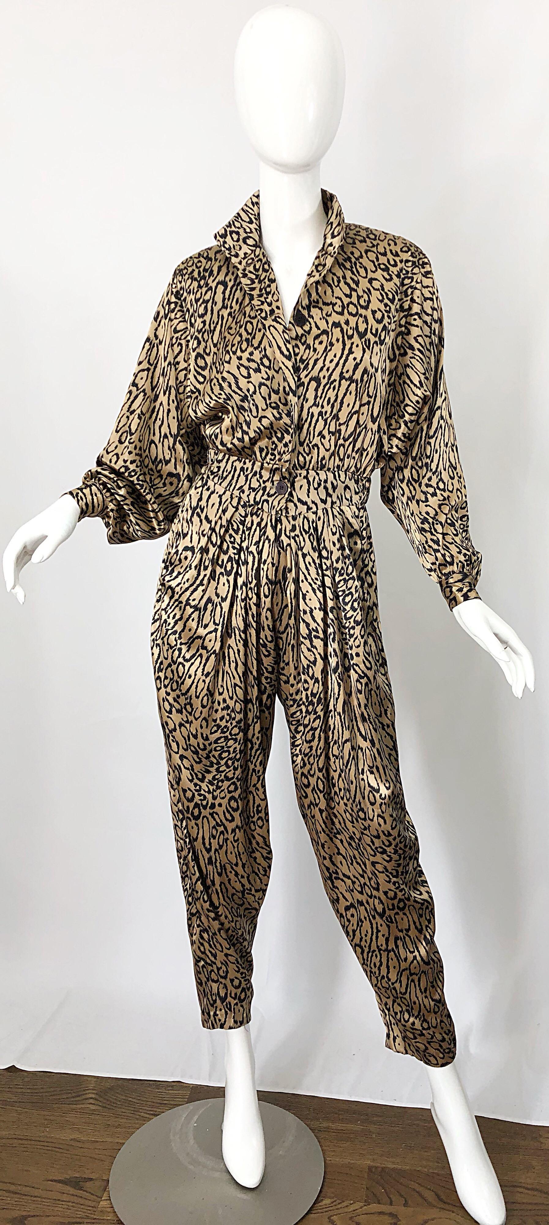 Amazing vintage 80s ROBERT W GATES of Burlingame, California leopard animal print jumpsuit! Bodice features dolman sleeves that make this gem easy to wear by an array of sizes. Nipped flattering pleated waist with pockets at each side. Hidden