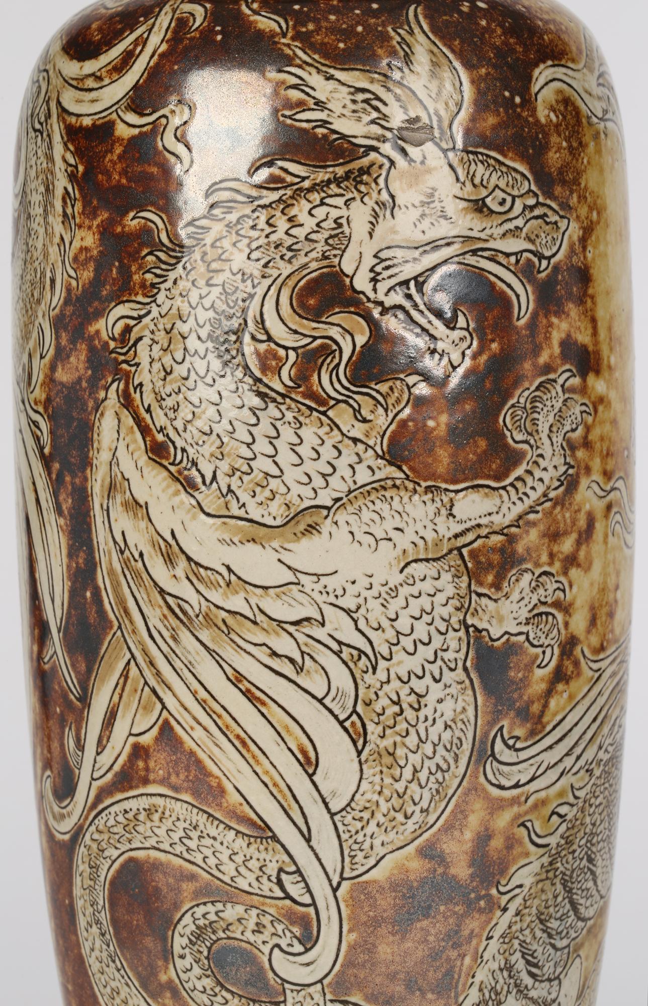 Grès Vase en grès Robert Wallace Martin pour Martin Brothers « Duelling Dragons » 1896 en vente
