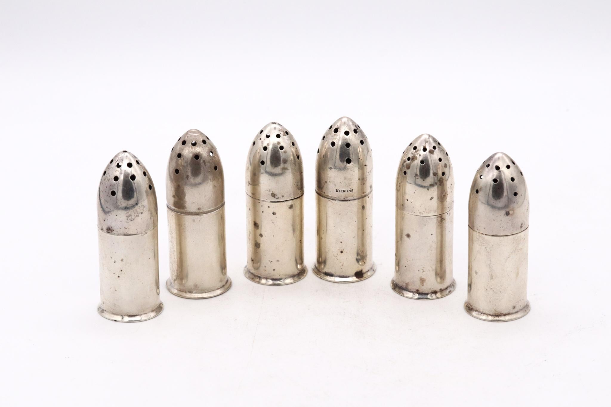 Robert Wallace & Sons Patriotic 1940 Bullet Salt and Pepper Set in .925 Sterling In Excellent Condition For Sale In Miami, FL