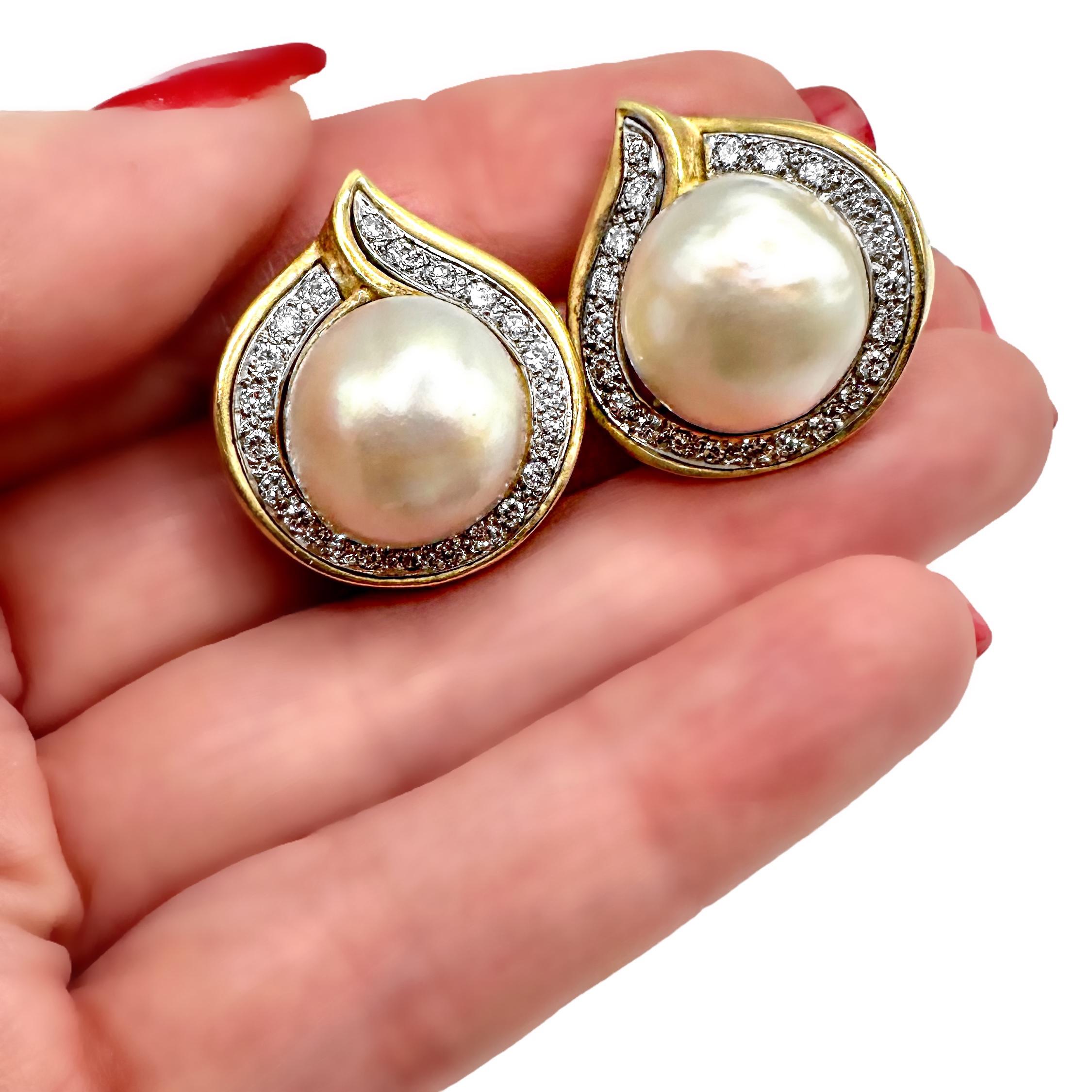 18 Karat Halbbarocke Südseeperlen- und Diamant-Ohrringe von Robert Wander im Zustand „Gut“ im Angebot in Palm Beach, FL