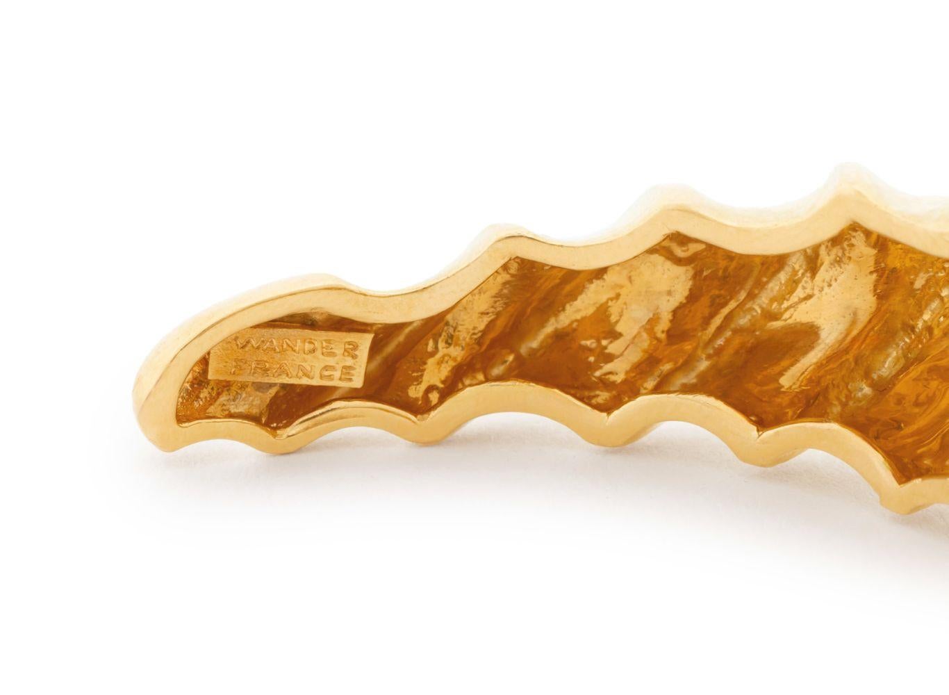 Bracelet à charnière en or jaune 18K de Robert The Theater en vente 3