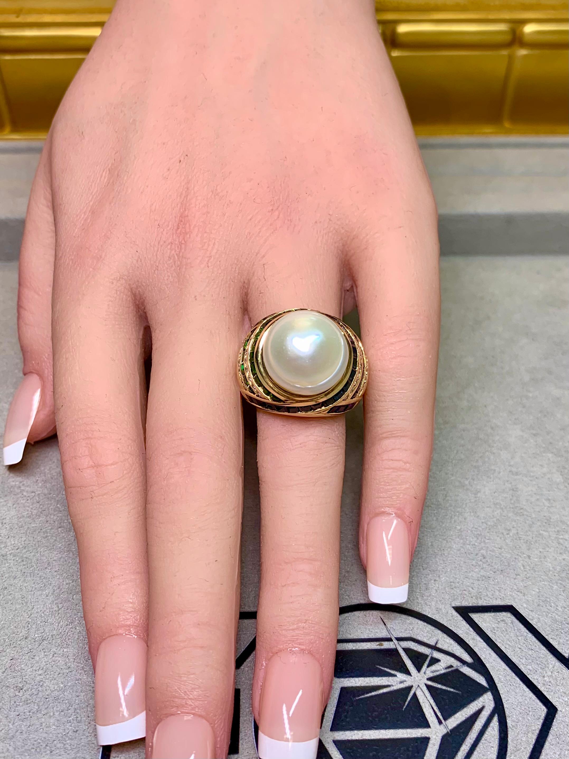 Robert The WINC 18K Bague Cocktail Perle Diamant Tsavorite Saphir Dôme en vente 4