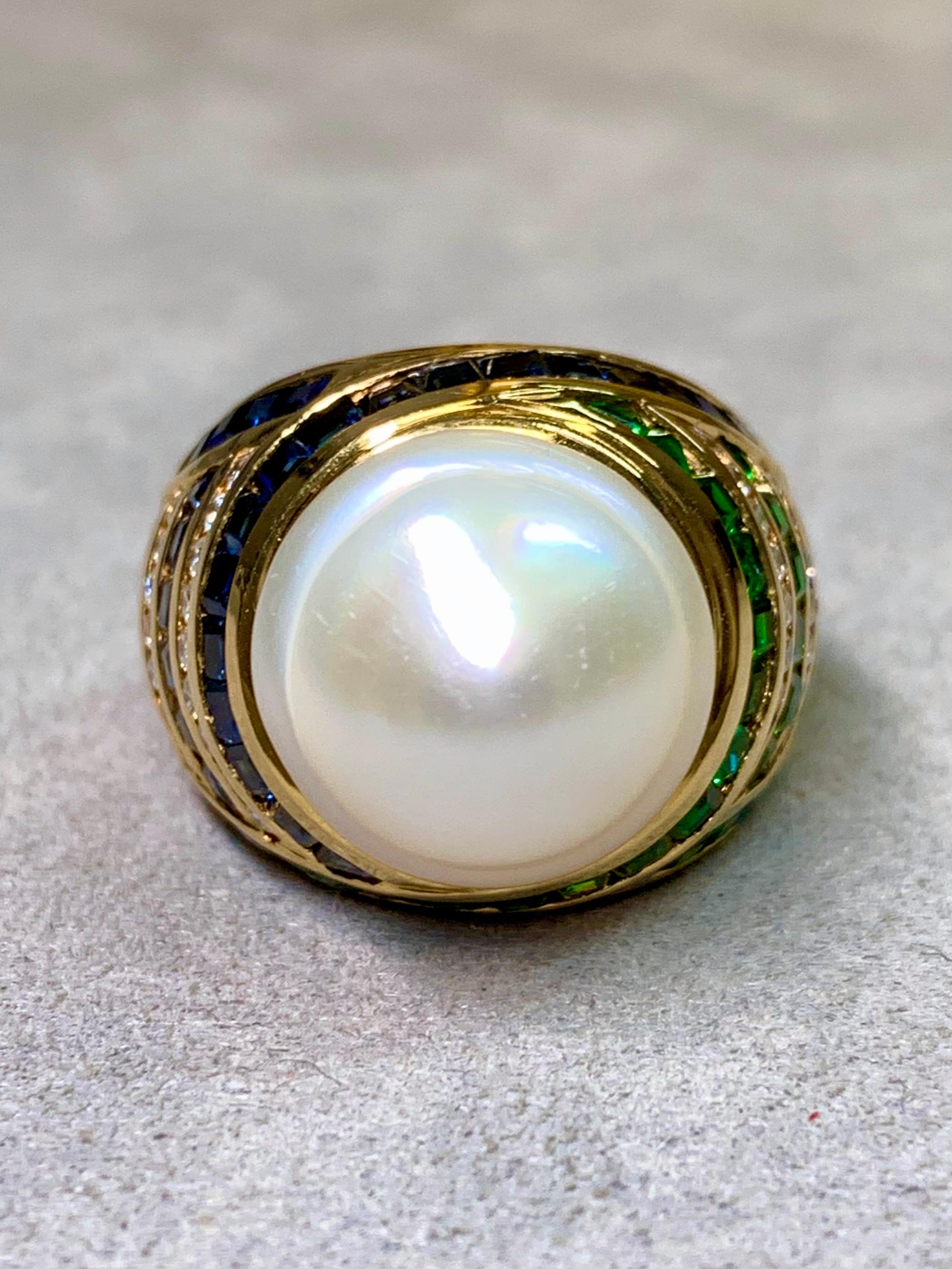 Taille carrée Robert The WINC 18K Bague Cocktail Perle Diamant Tsavorite Saphir Dôme en vente