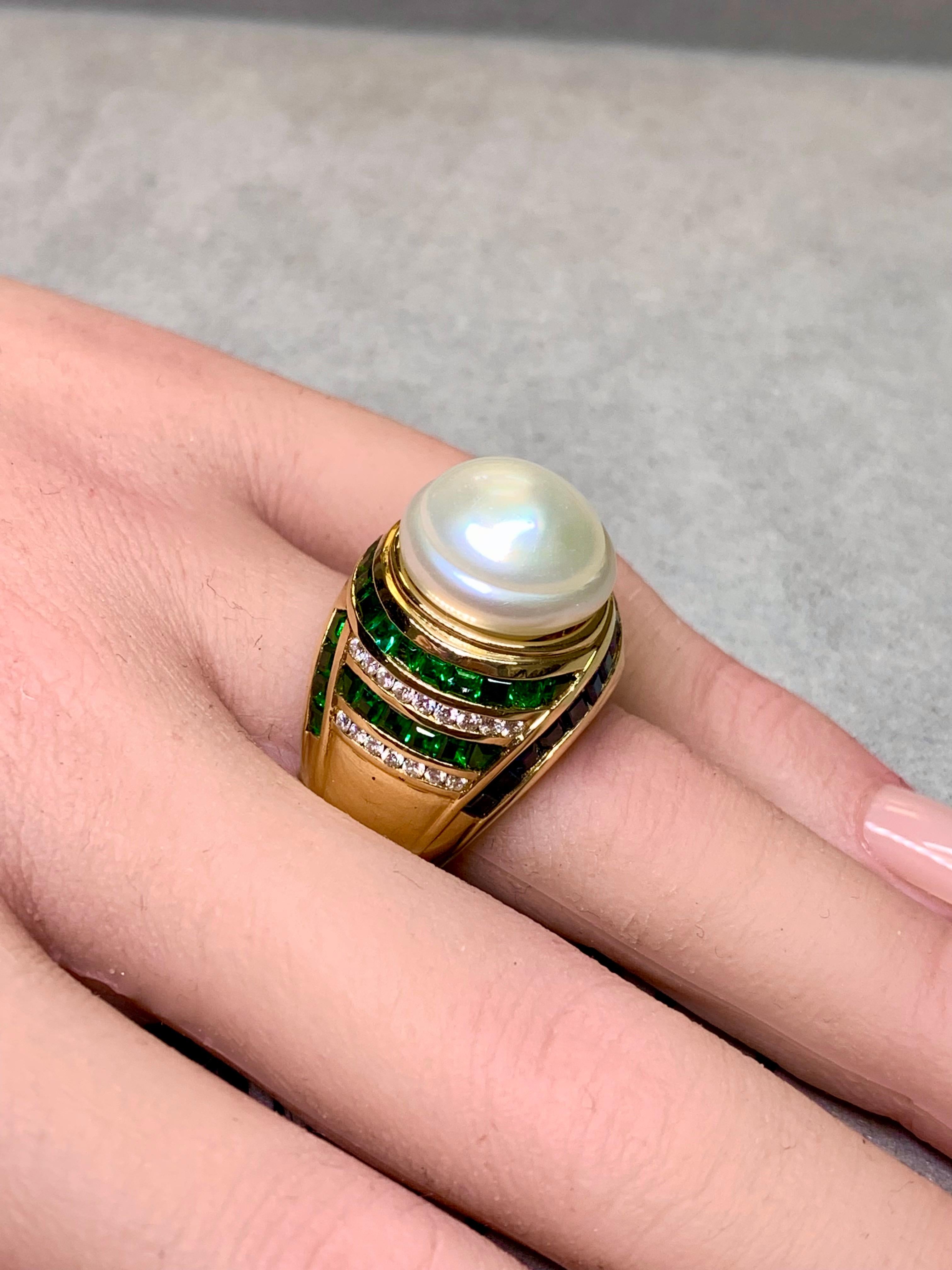 Robert The WINC 18K Bague Cocktail Perle Diamant Tsavorite Saphir Dôme en vente 3
